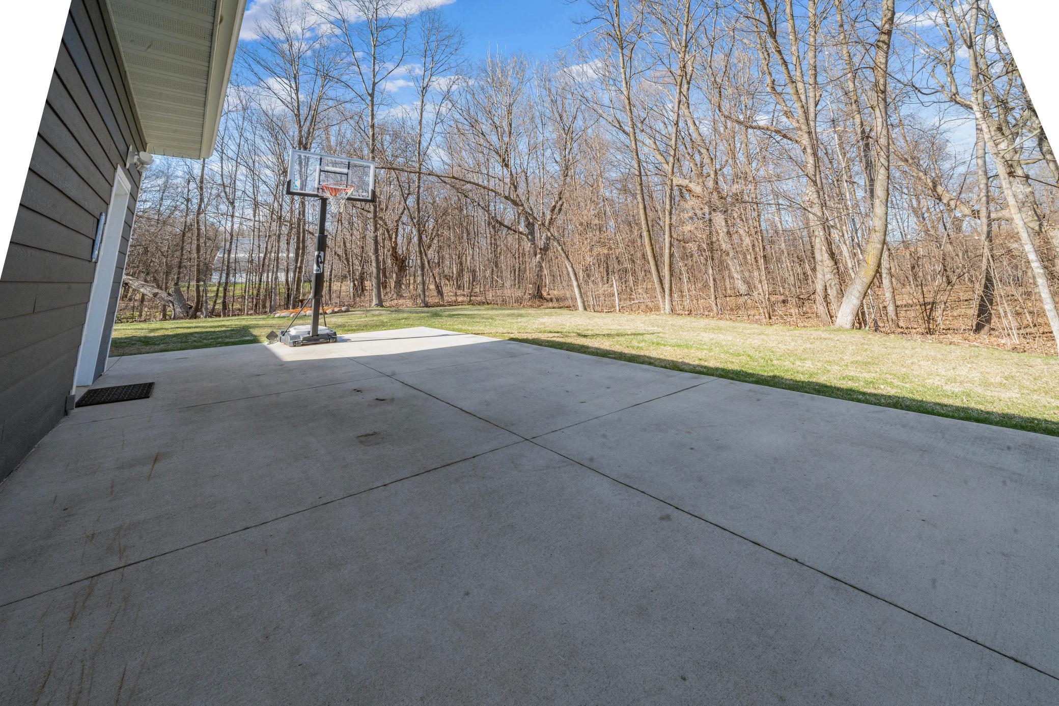 2016 single family home for sale at 5201 Colonial Court NE in Alexandria, MN — 5 bed, 3 bath (photo 18 of 49)