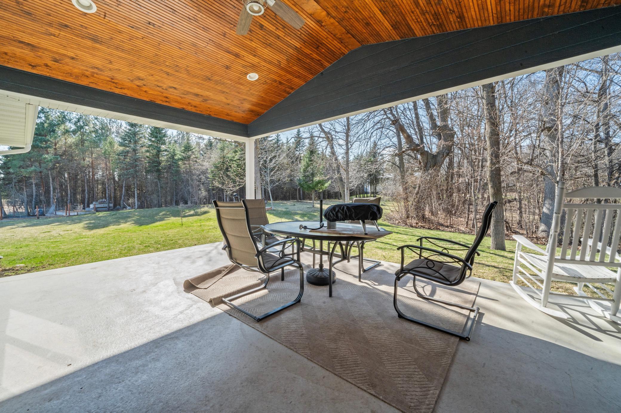 2016 single family home for sale at 5201 Colonial Court NE in Alexandria, MN — 5 bed, 3 bath (photo 3 of 49)