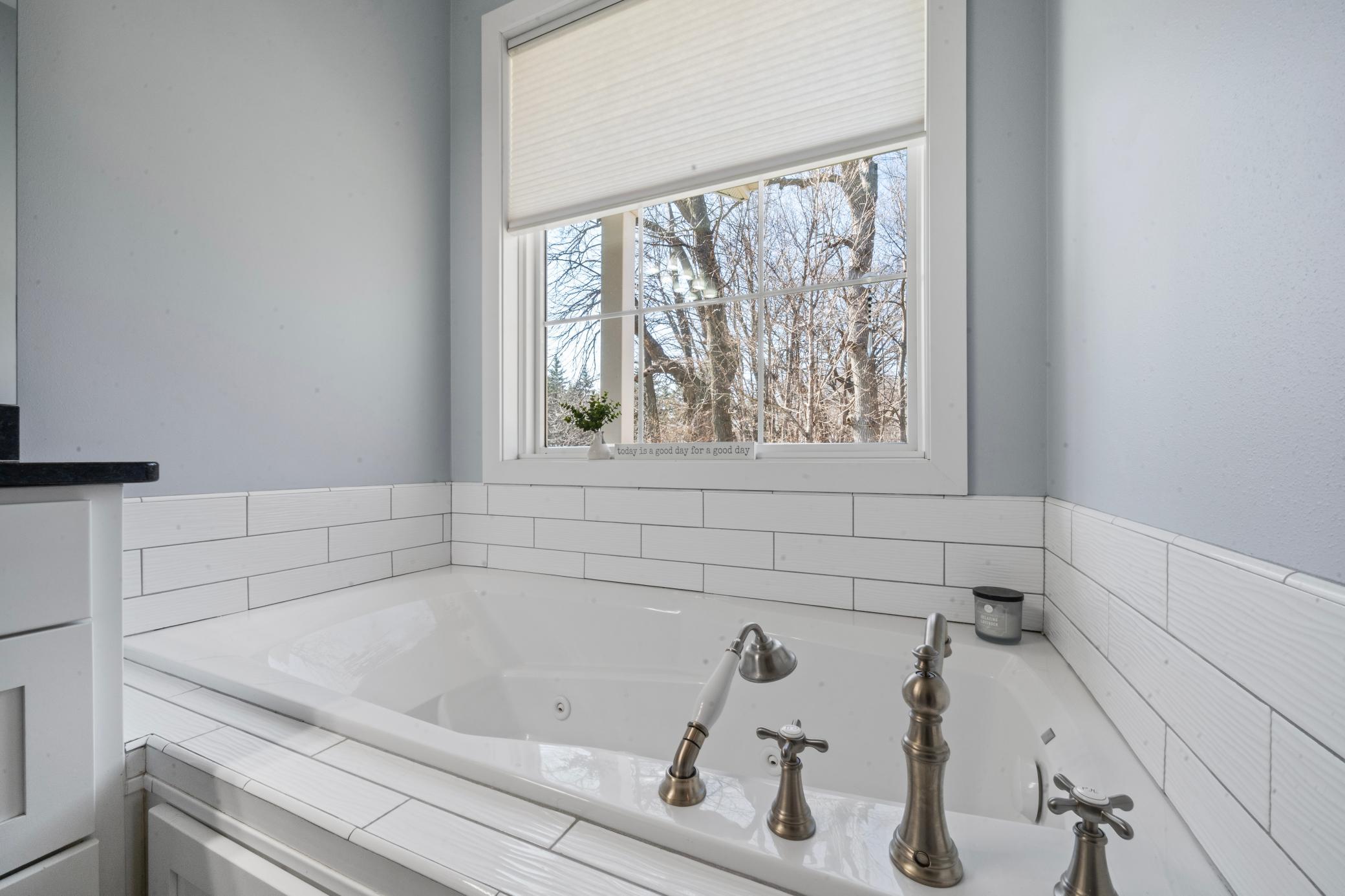 2016 single family home for sale at 5201 Colonial Court NE in Alexandria, MN — 5 bed, 3 bath (photo 24 of 49)
