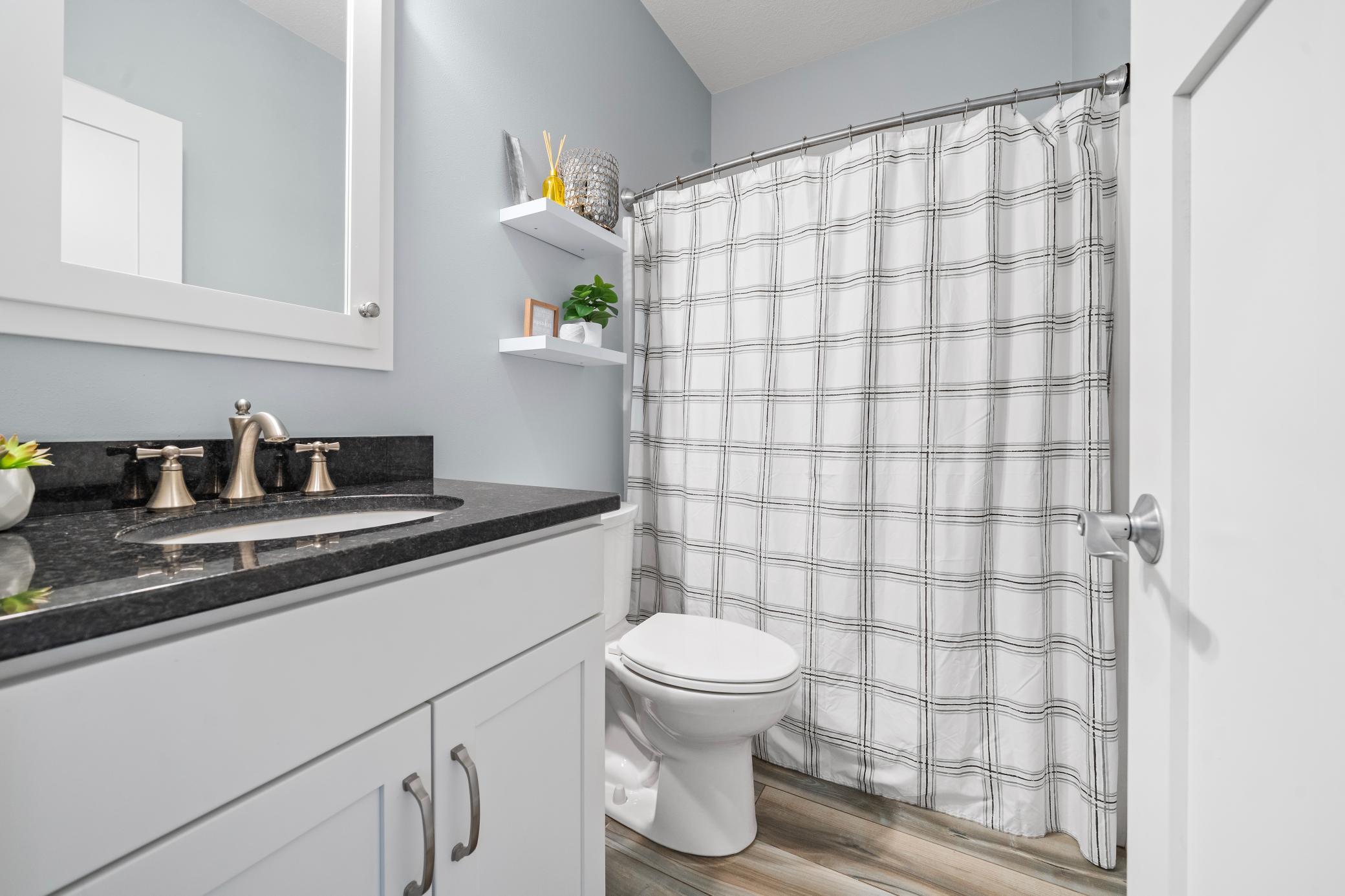2016 single family home for sale at 5201 Colonial Court NE in Alexandria, MN — 5 bed, 3 bath (photo 34 of 49)