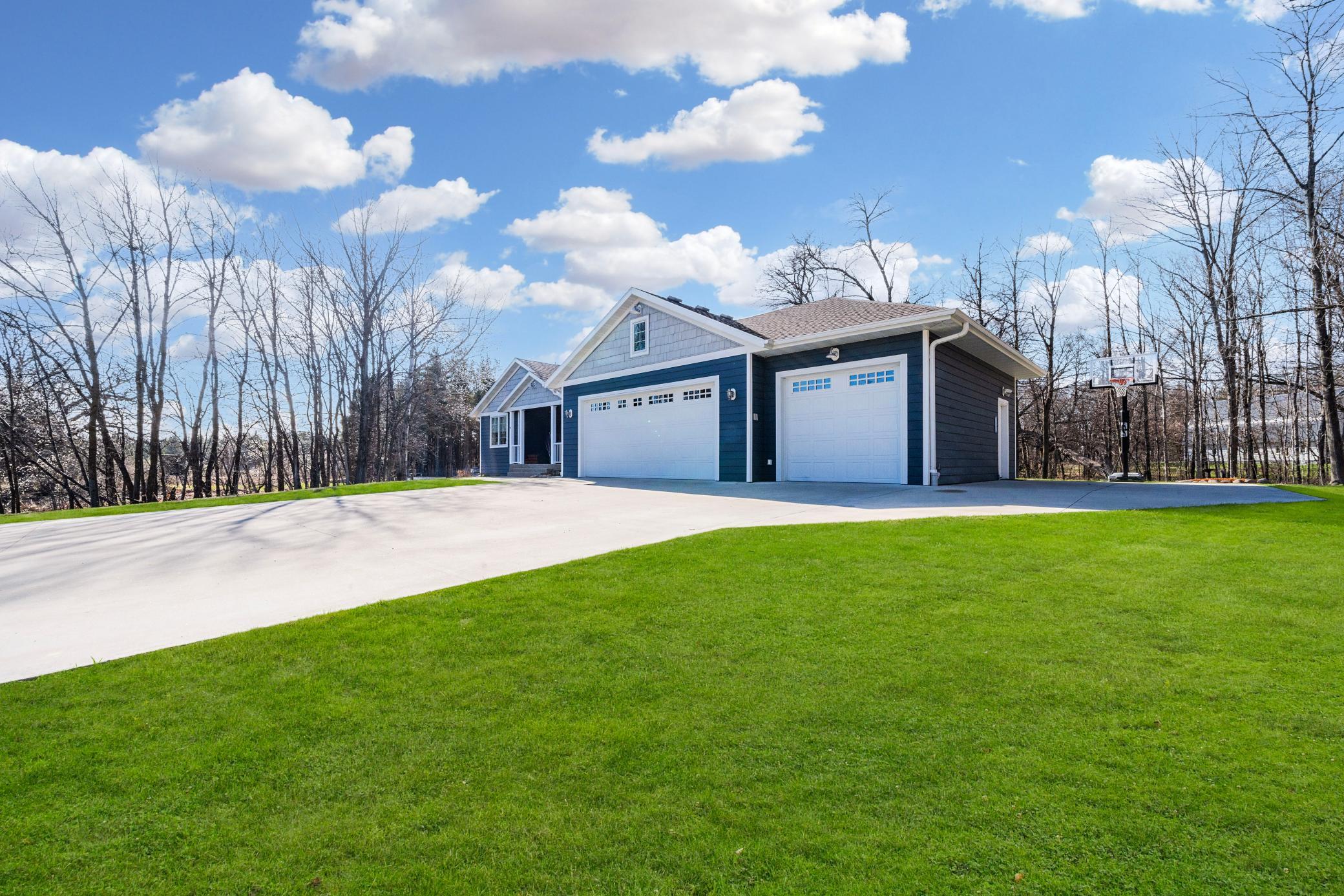 2016 single family home for sale at 5201 Colonial Court NE in Alexandria, MN — 5 bed, 3 bath (photo 37 of 49)