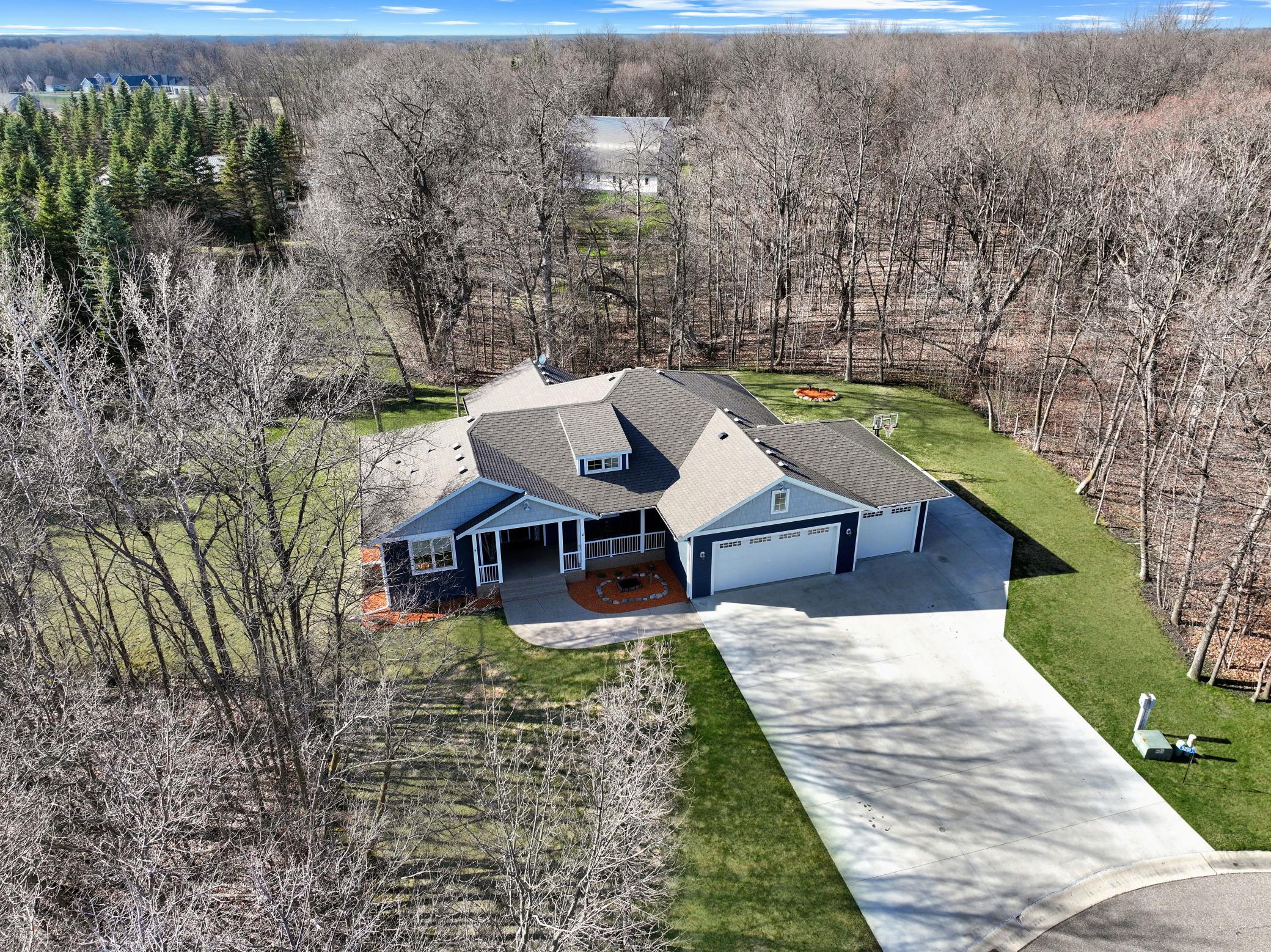 2016 single family home for sale at 5201 Colonial Court NE in Alexandria, MN — 5 bed, 3 bath (photo 48 of 49)