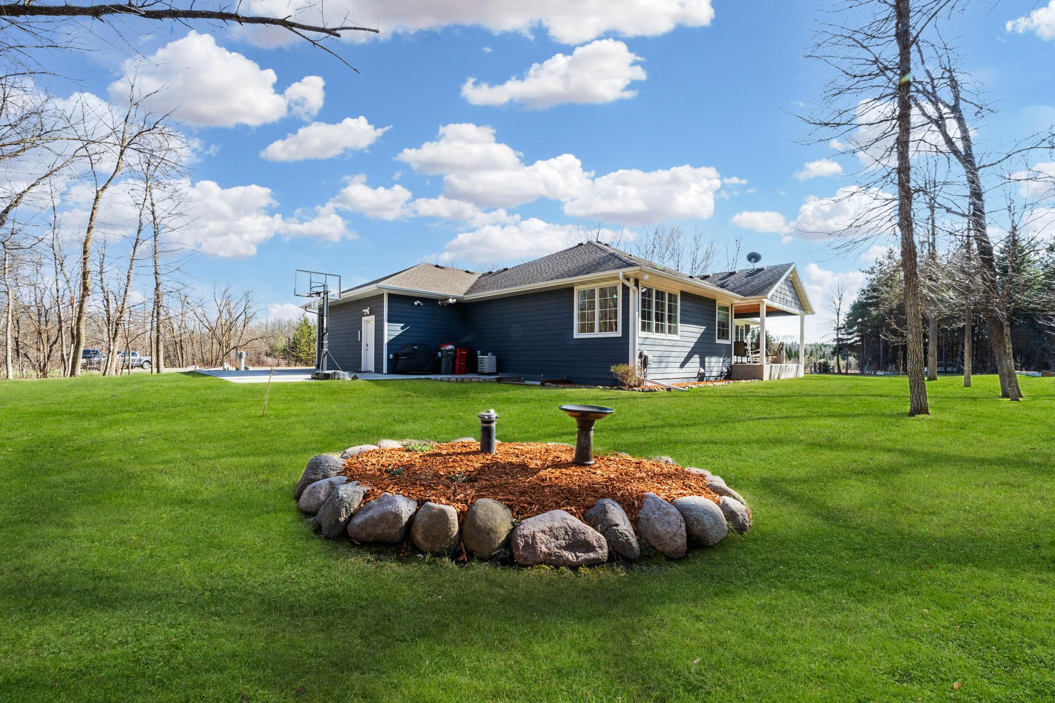 2016 single family home for sale at 5201 Colonial Court NE in Alexandria, MN — 5 bed, 3 bath (photo 6 of 49)
