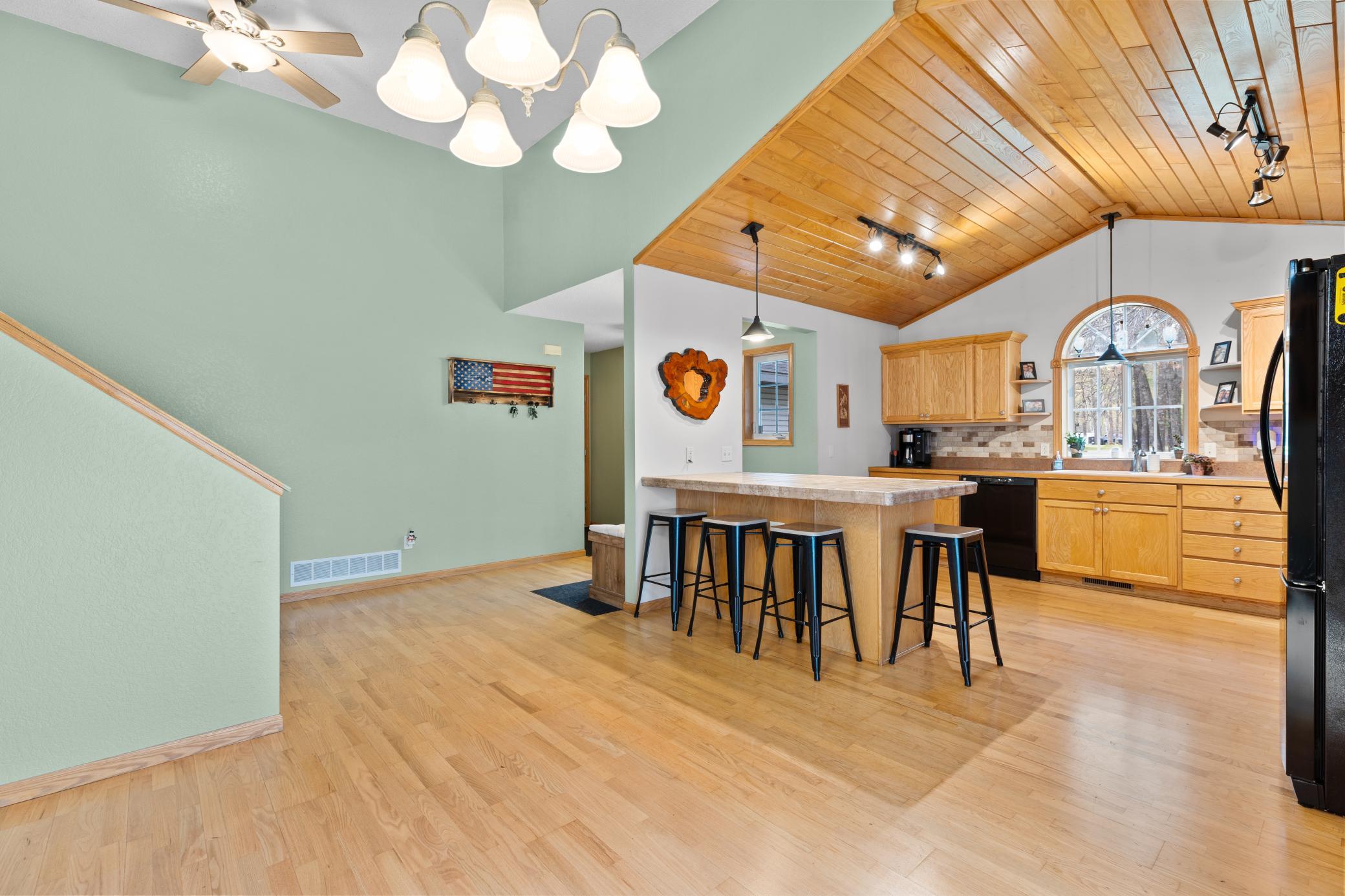 2001 single family home for sale at 10308 S Oaks Road in Brainerd, MN — 4 bed, 2 bath (photo 14 of 44)