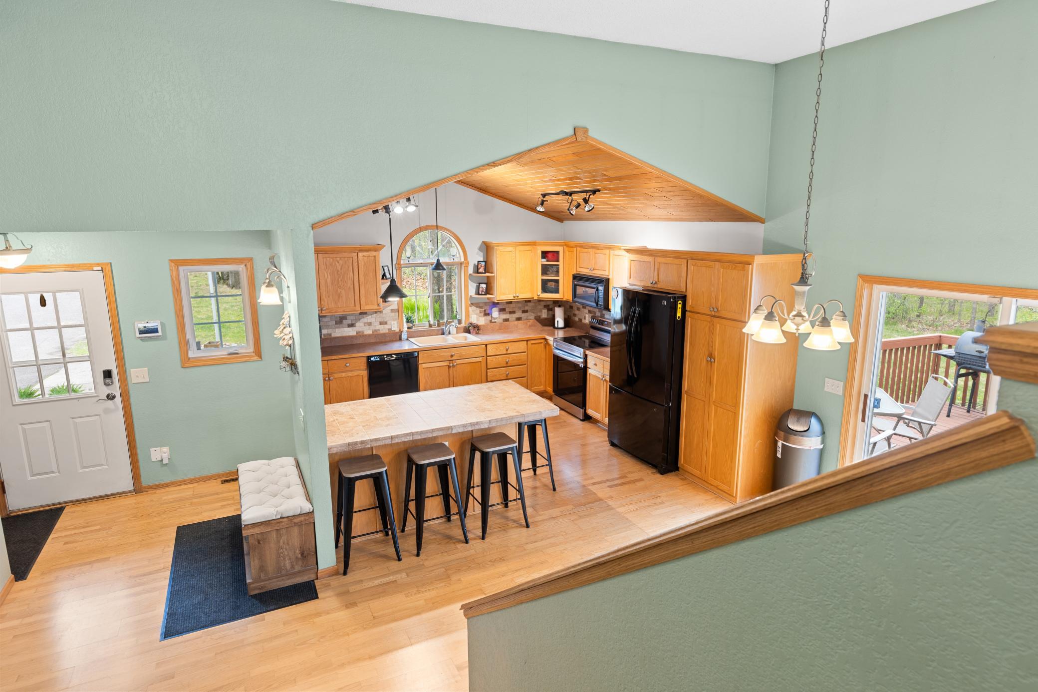 2001 single family home for sale at 10308 S Oaks Road in Brainerd, MN — 4 bed, 2 bath (photo 8 of 44)