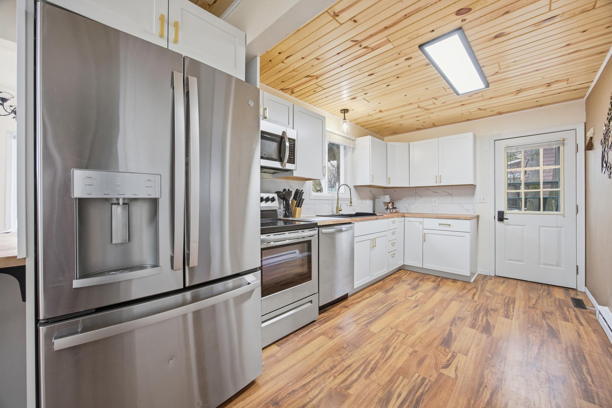1975 single family home for sale at 15849 Maple Ridge Road in Audubon, MN — 3 bed, 2 bath (photo 11 of 53)