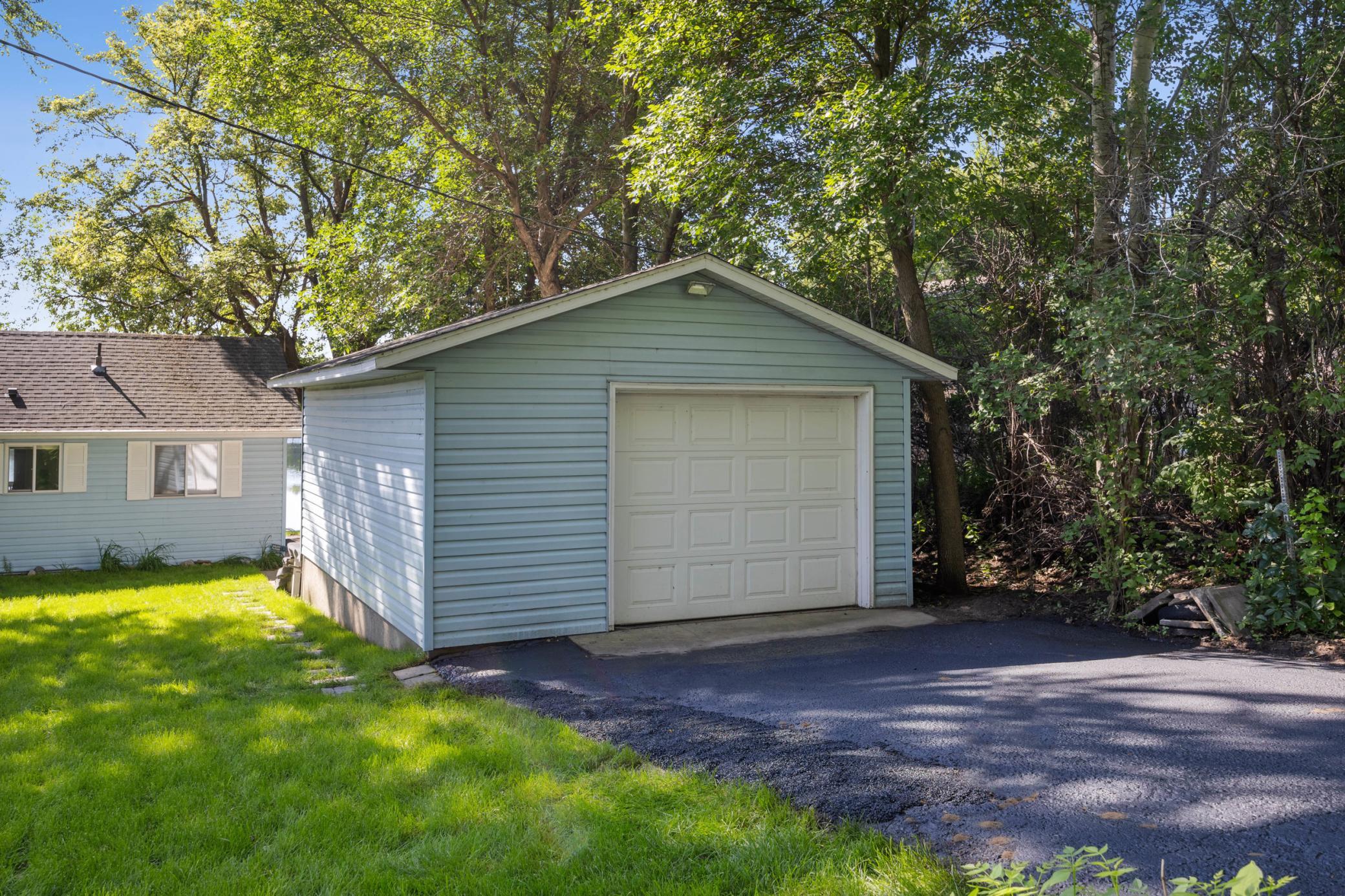 1975 single family home for sale at 15849 Maple Ridge Road in Audubon, MN — 3 bed, 2 bath (photo 8 of 53)