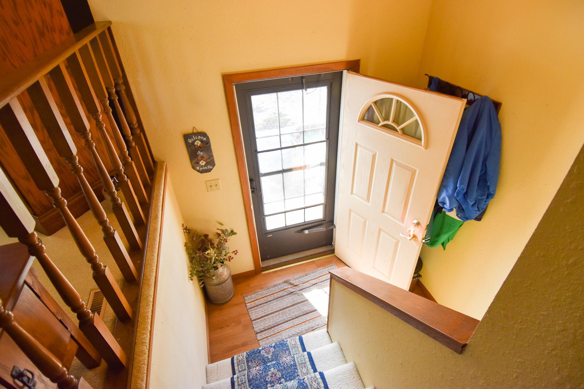 1977 single family home for sale at 105 Valley View Road in Karlstad, MN — 3 bed, 2 bath (photo 2 of 18)