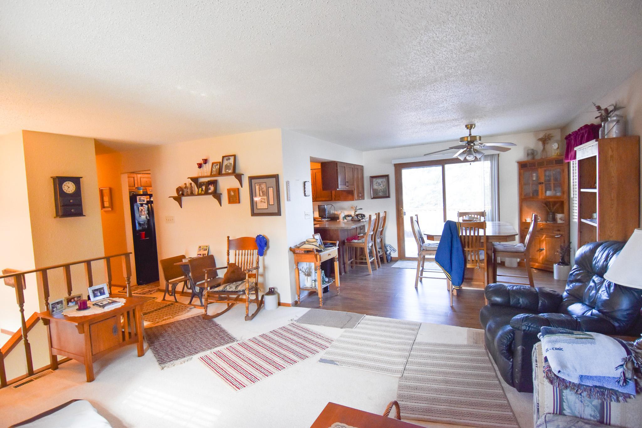 1977 single family home for sale at 105 Valley View Road in Karlstad, MN — 3 bed, 2 bath (photo 3 of 18)