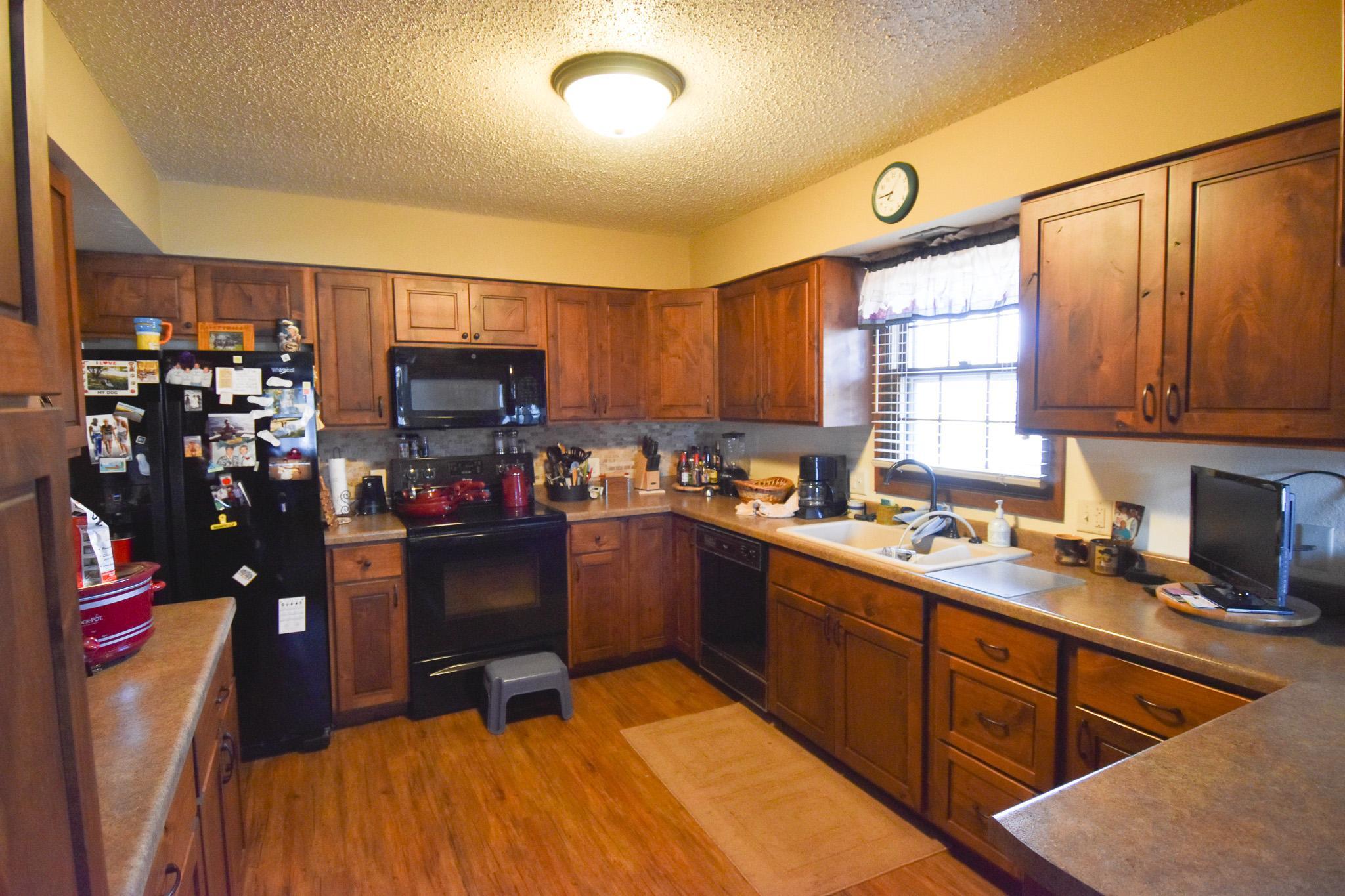 1977 single family home for sale at 105 Valley View Road in Karlstad, MN — 3 bed, 2 bath (photo 6 of 18)