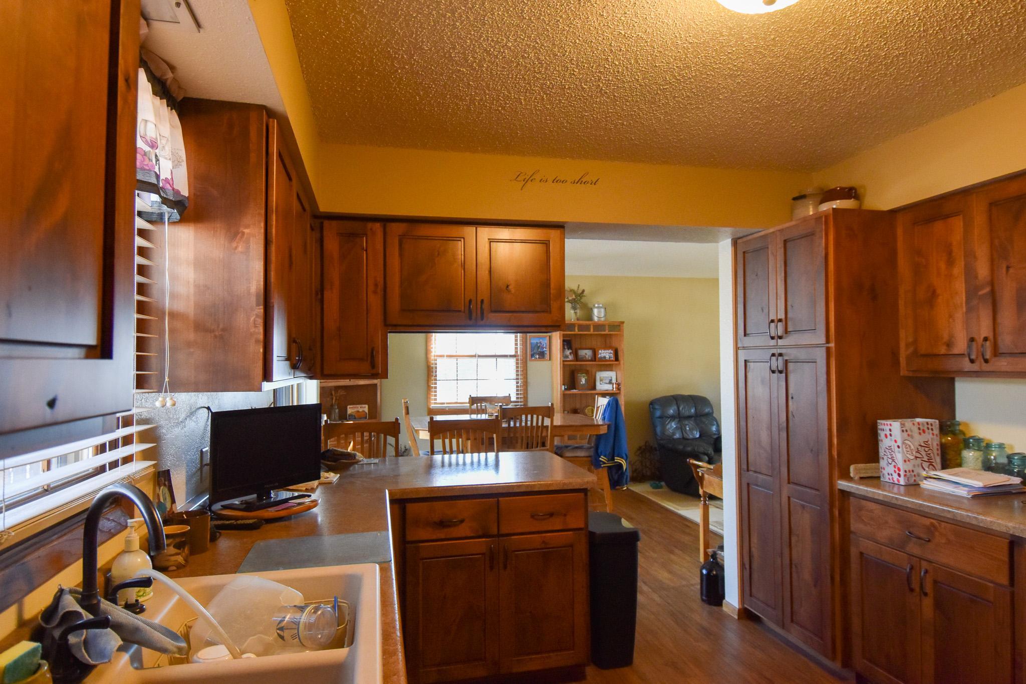 1977 single family home for sale at 105 Valley View Road in Karlstad, MN — 3 bed, 2 bath (photo 8 of 18)