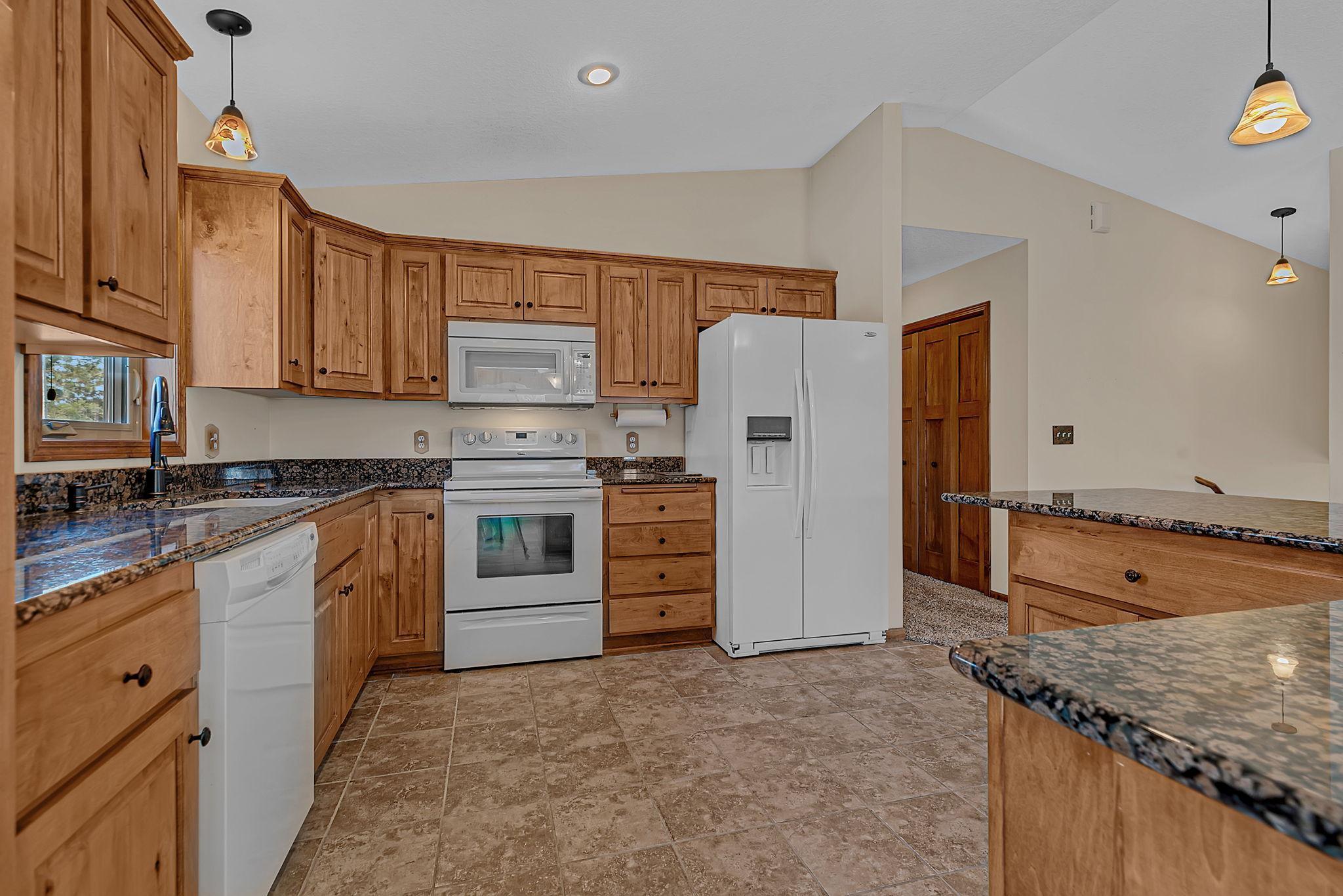 1994 single family home for sale at 7101 Browns Lane in Brainerd, MN — 3 bed, 2 bath (photo 6 of 20)