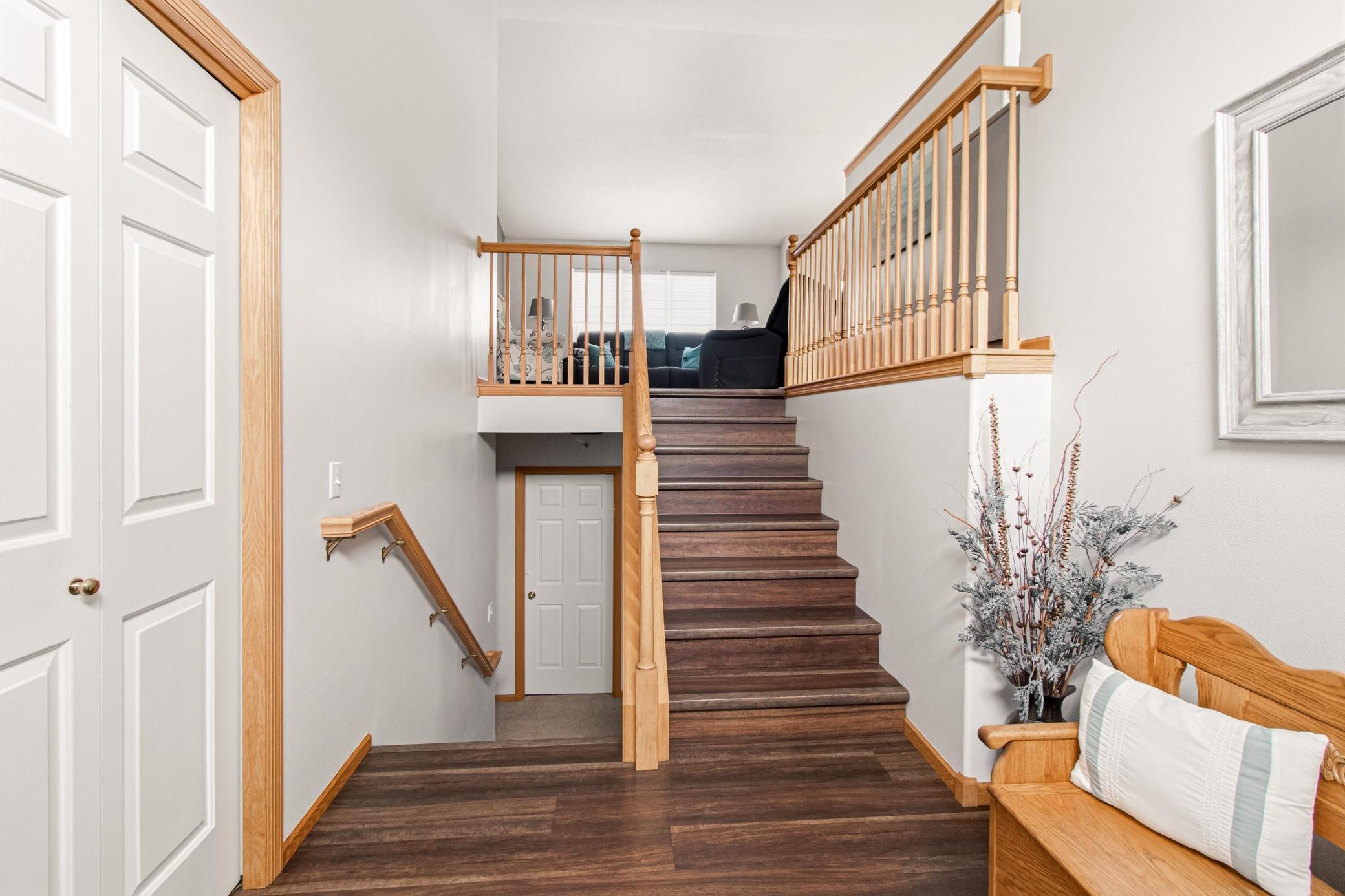 1992 single family home for sale at 1727 37th Avenue S in Fargo, ND — 4 bed, 2 bath (photo 2 of 28)