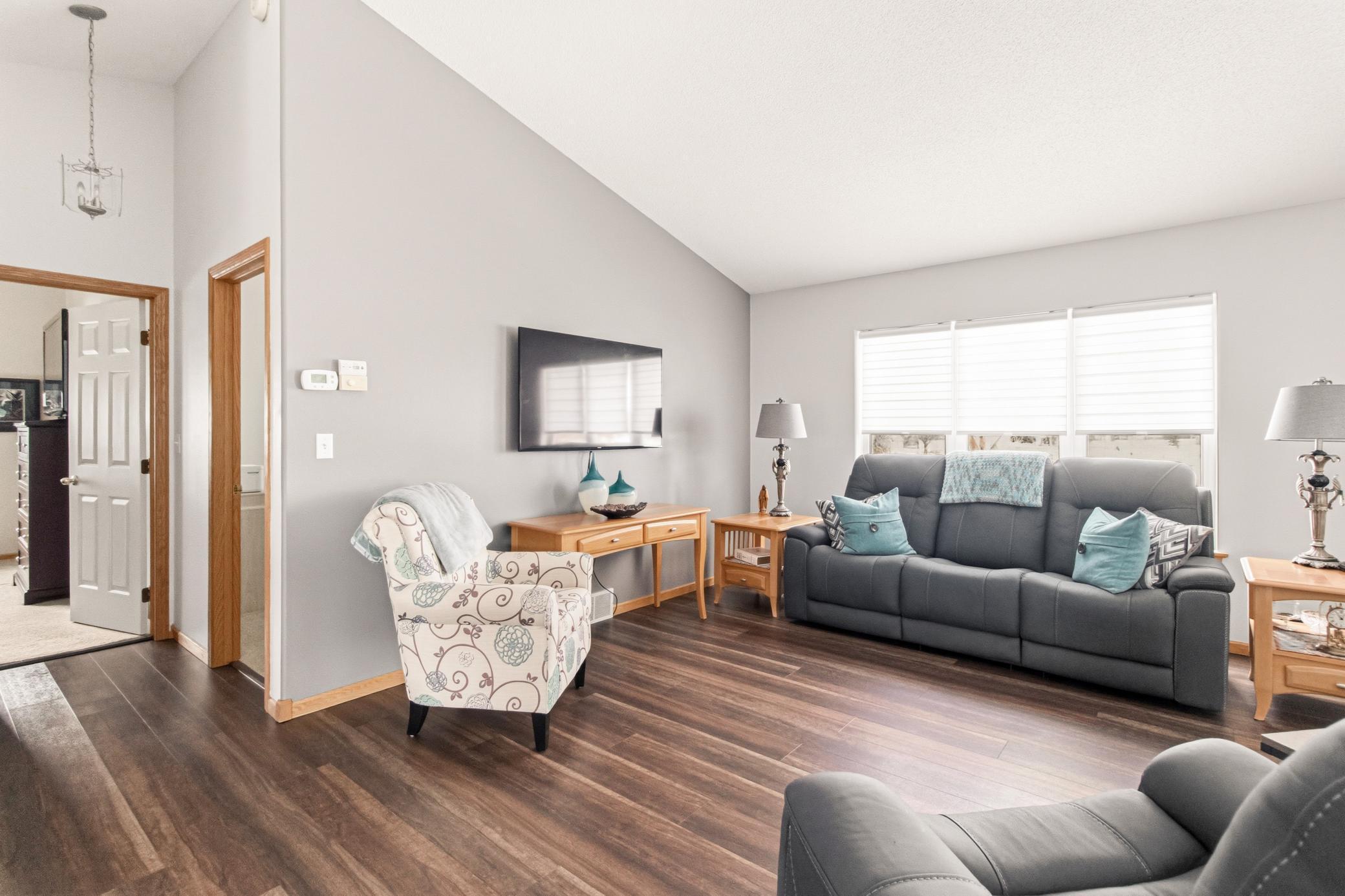 1992 single family home for sale at 1727 37th Avenue S in Fargo, ND — 4 bed, 2 bath (photo 12 of 28)