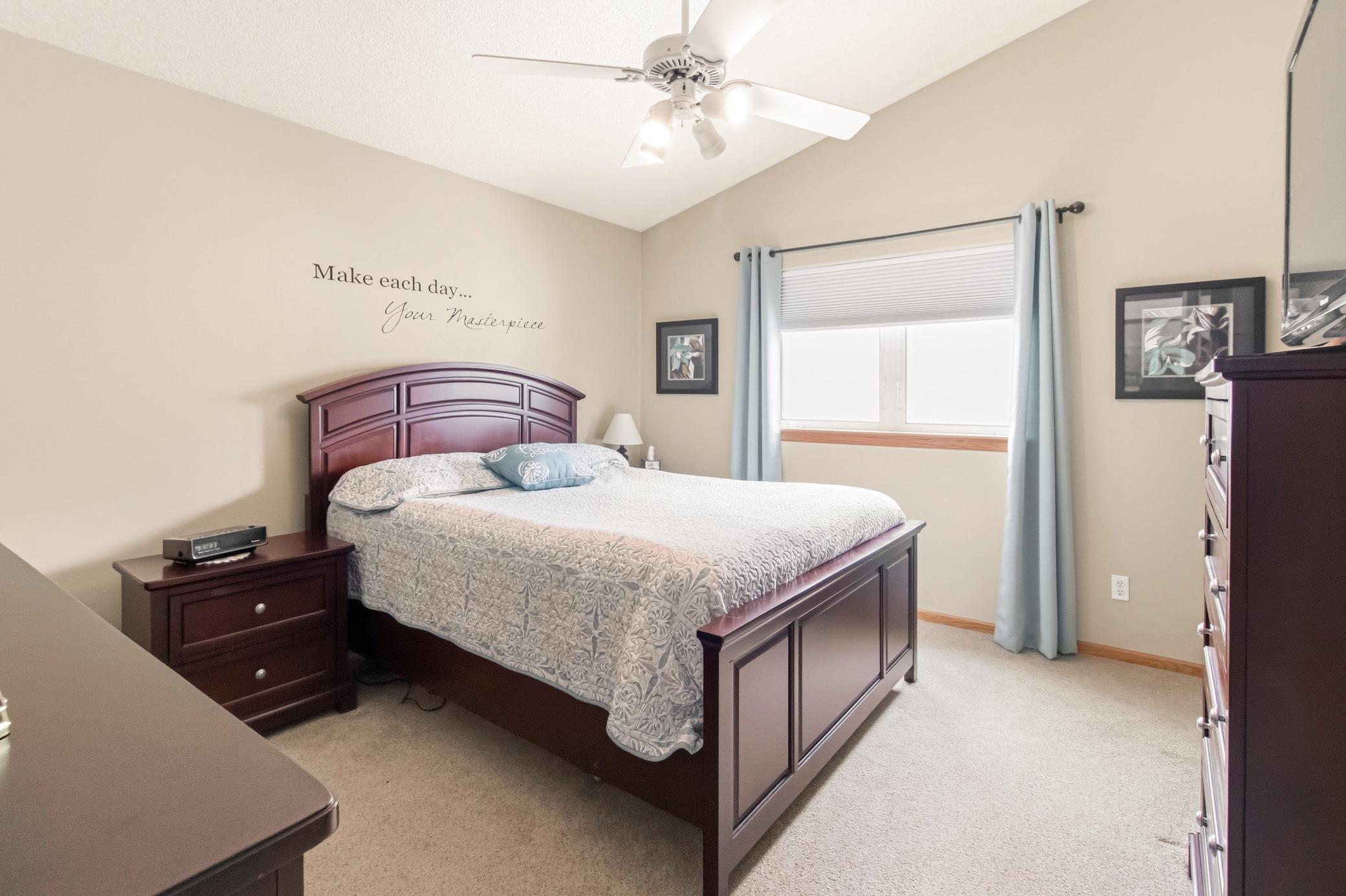 1992 single family home for sale at 1727 37th Avenue S in Fargo, ND — 4 bed, 2 bath (photo 14 of 28)