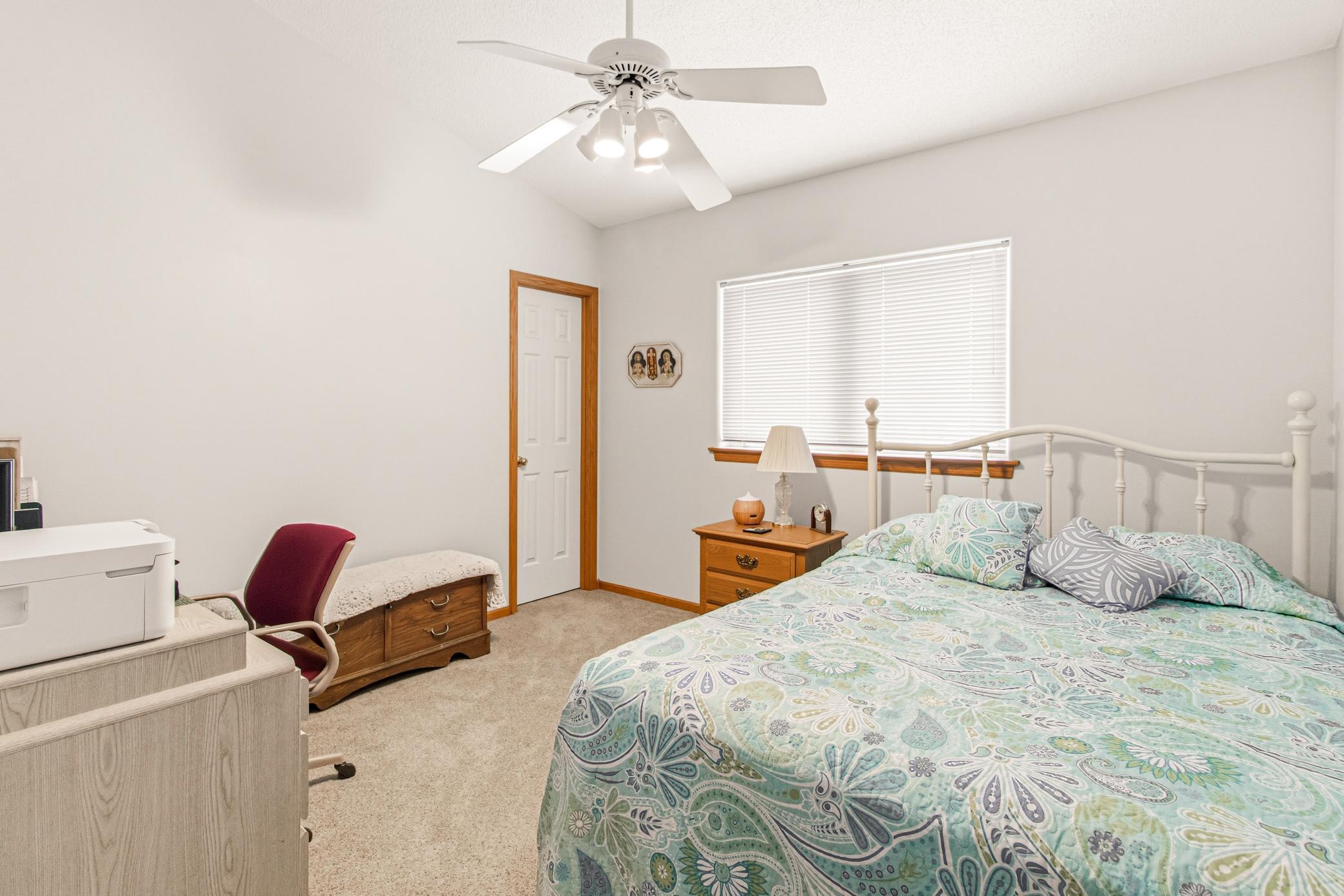 1992 single family home for sale at 1727 37th Avenue S in Fargo, ND — 4 bed, 2 bath (photo 17 of 28)