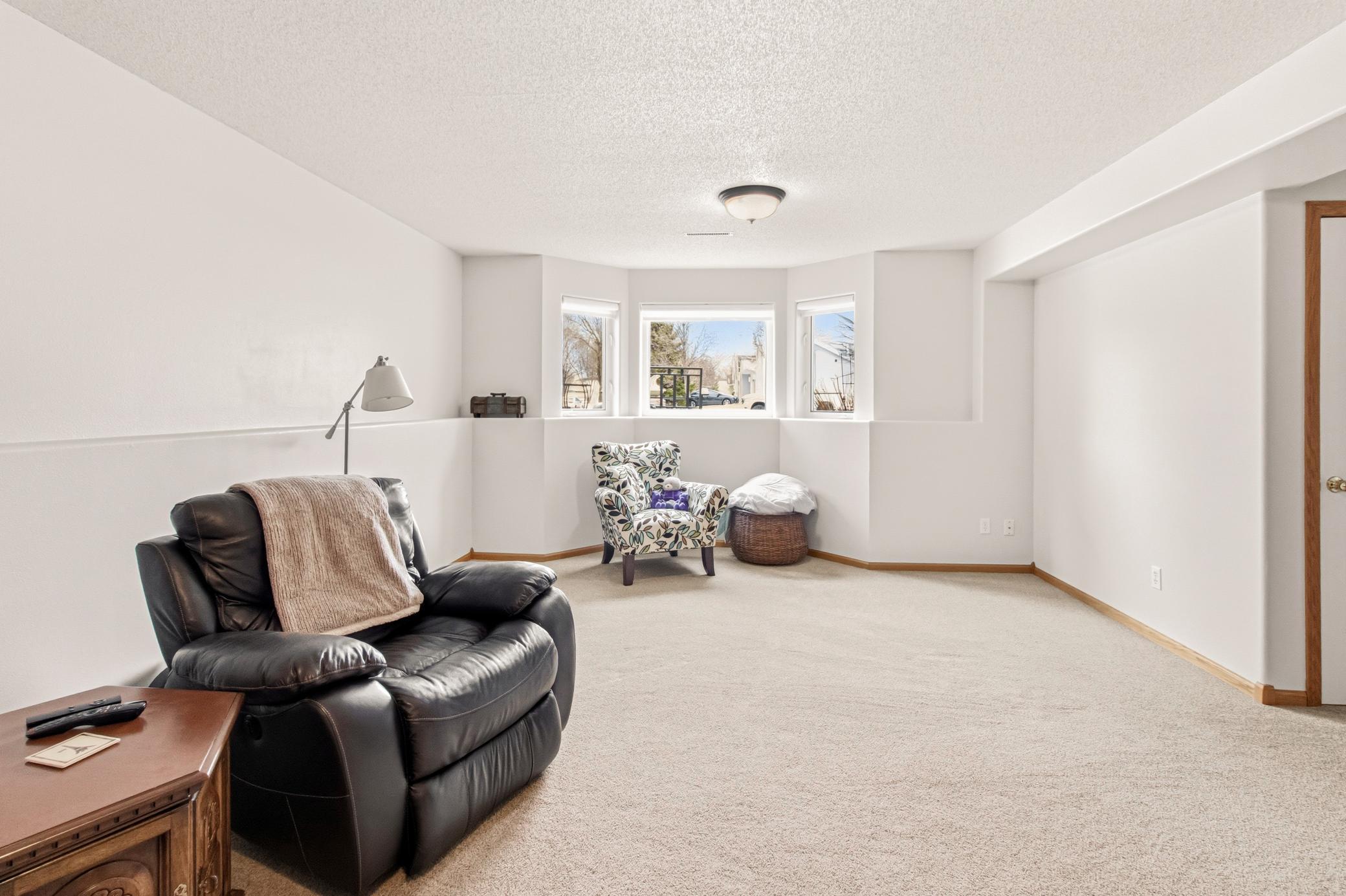 1992 single family home for sale at 1727 37th Avenue S in Fargo, ND — 4 bed, 2 bath (photo 20 of 28)