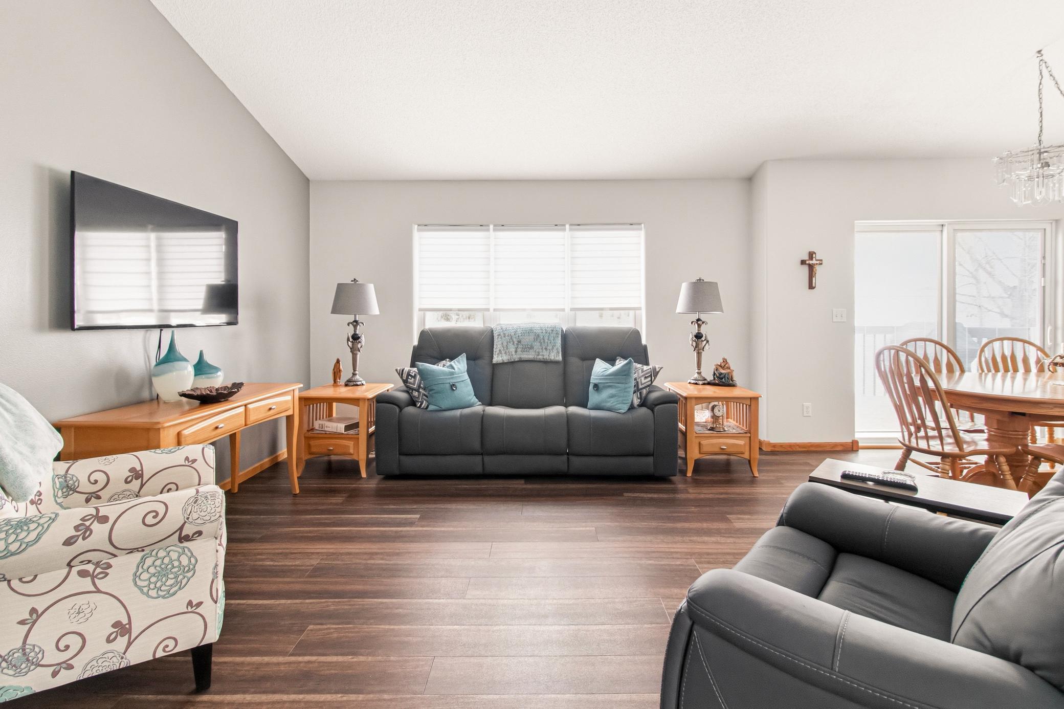 1992 single family home for sale at 1727 37th Avenue S in Fargo, ND — 4 bed, 2 bath (photo 3 of 28)