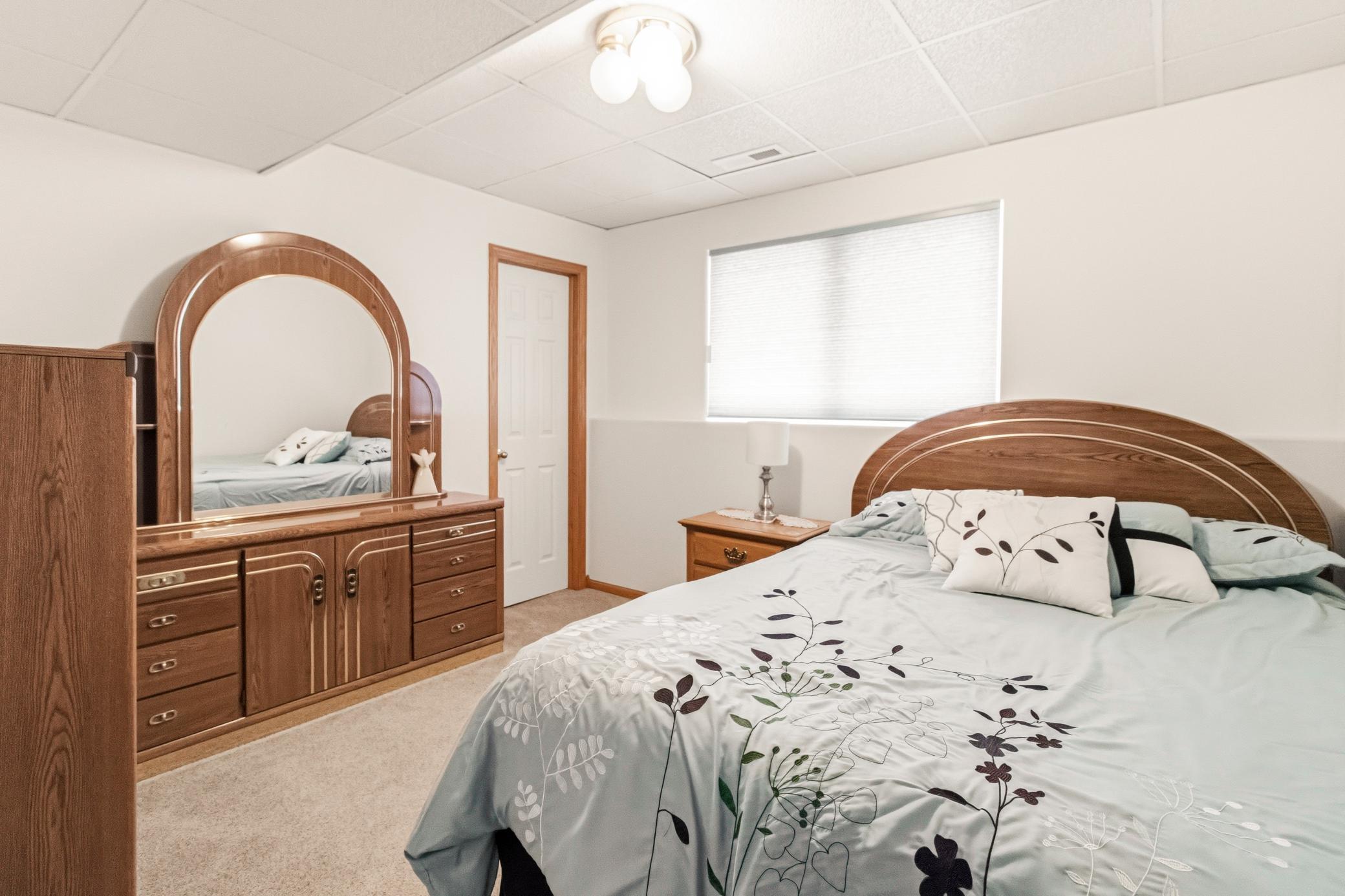1992 single family home for sale at 1727 37th Avenue S in Fargo, ND — 4 bed, 2 bath (photo 22 of 28)