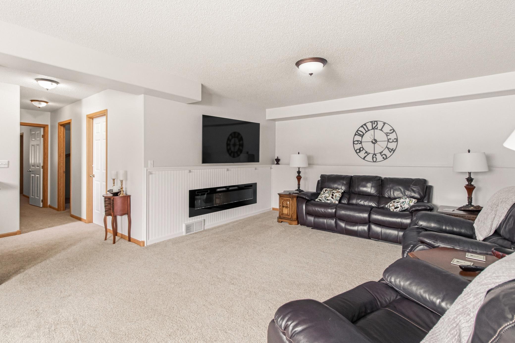 1992 single family home for sale at 1727 37th Avenue S in Fargo, ND — 4 bed, 2 bath (photo 25 of 28)