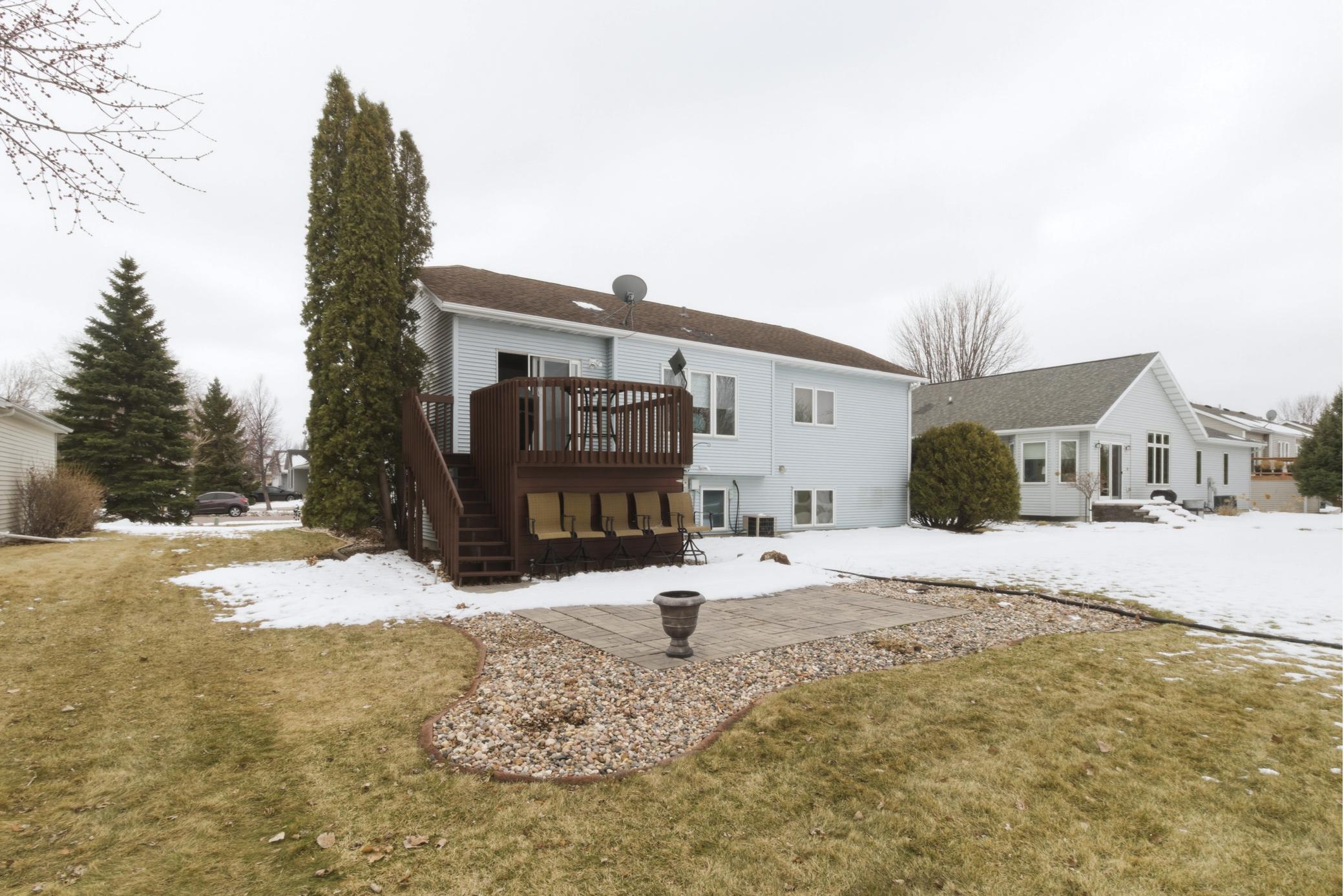 1992 single family home for sale at 1727 37th Avenue S in Fargo, ND — 4 bed, 2 bath (photo 27 of 28)