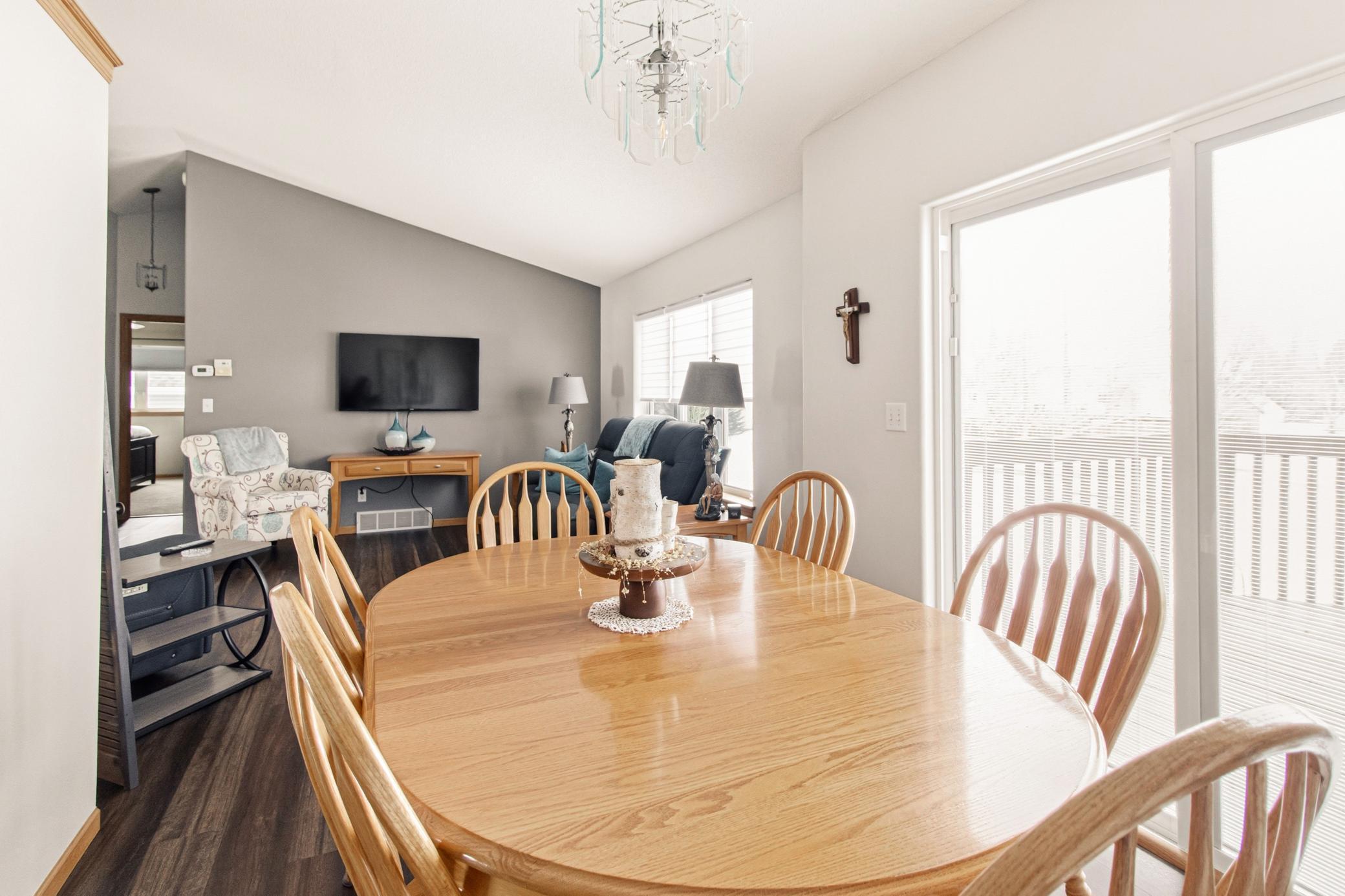 1992 single family home for sale at 1727 37th Avenue S in Fargo, ND — 4 bed, 2 bath (photo 10 of 28)