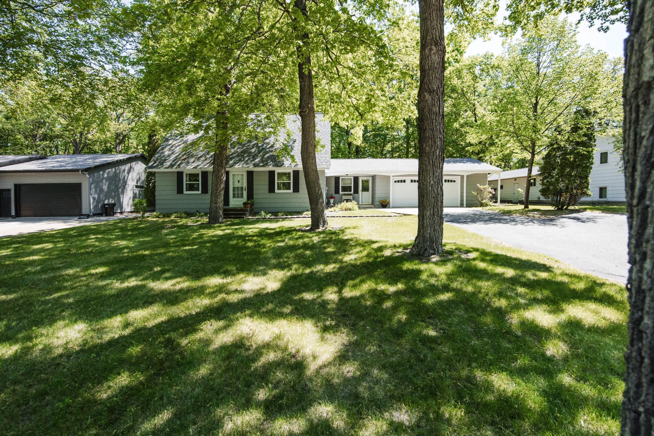 1960 single family home for sale at 1583 E Shore Drive in Detroit Lakes, MN — 4 bed, 2 bath (photo 2 of 75)