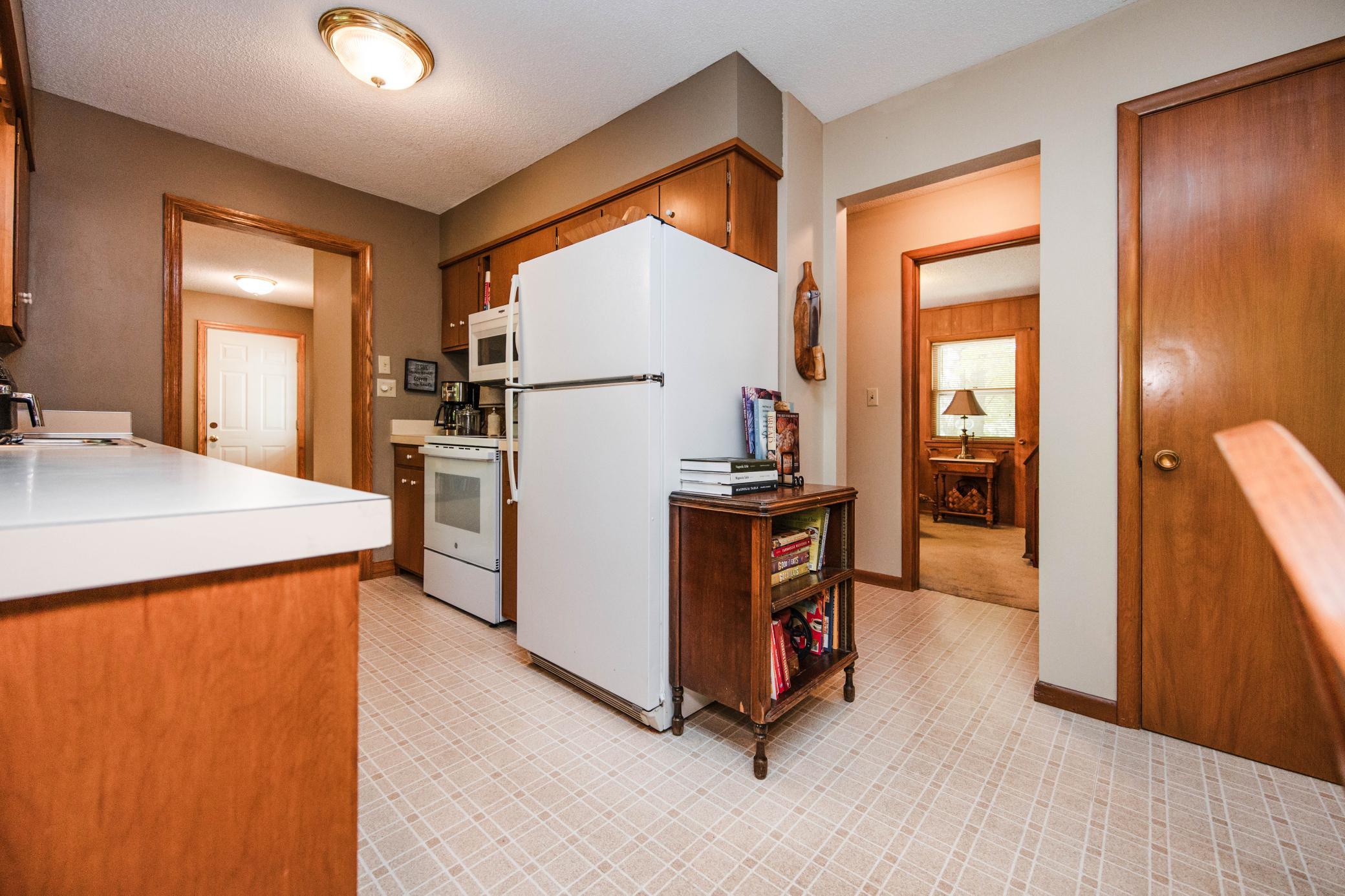 1960 single family home for sale at 1583 E Shore Drive in Detroit Lakes, MN — 4 bed, 2 bath (photo 13 of 75)