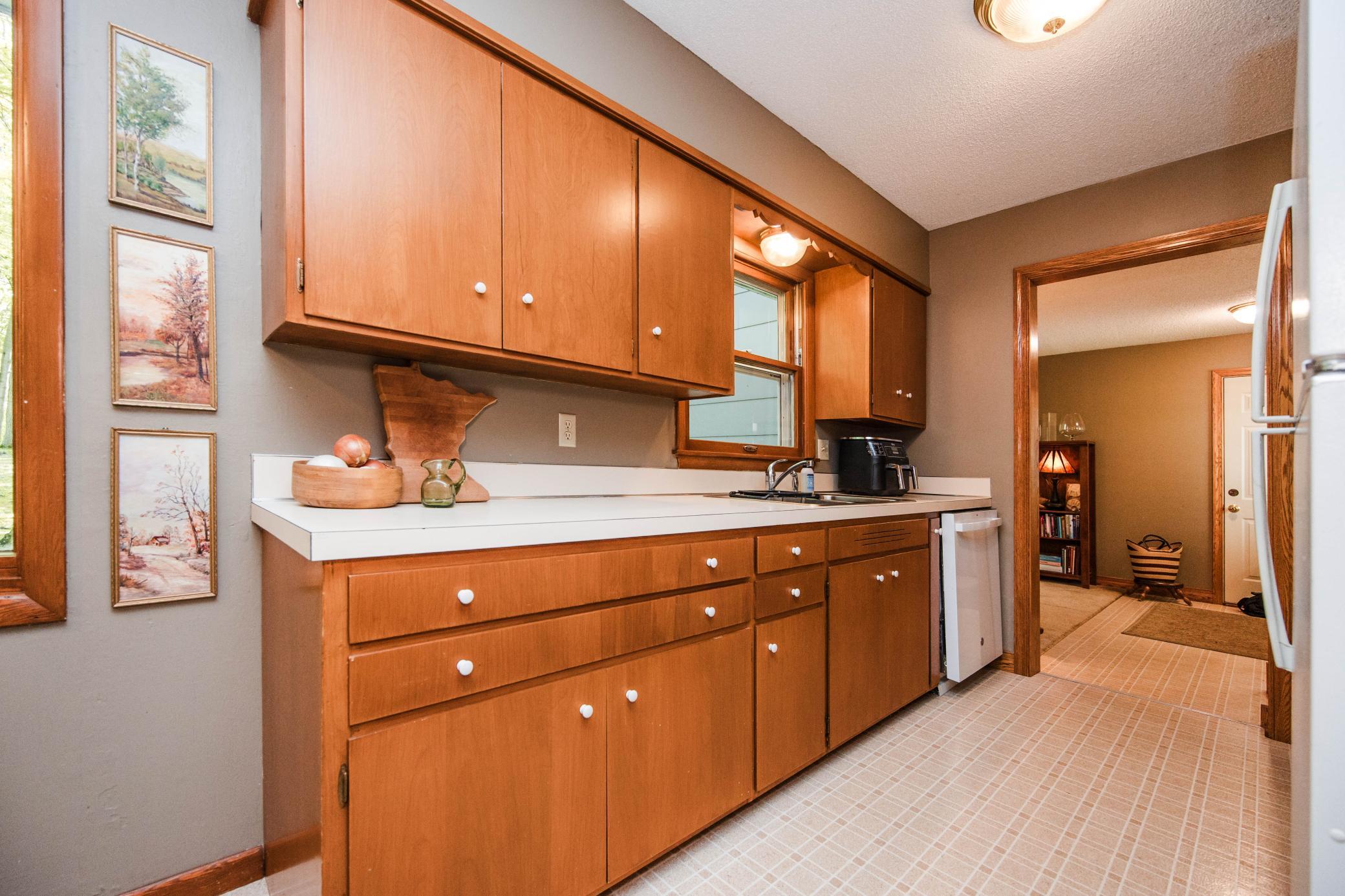 1960 single family home for sale at 1583 E Shore Drive in Detroit Lakes, MN — 4 bed, 2 bath (photo 14 of 75)