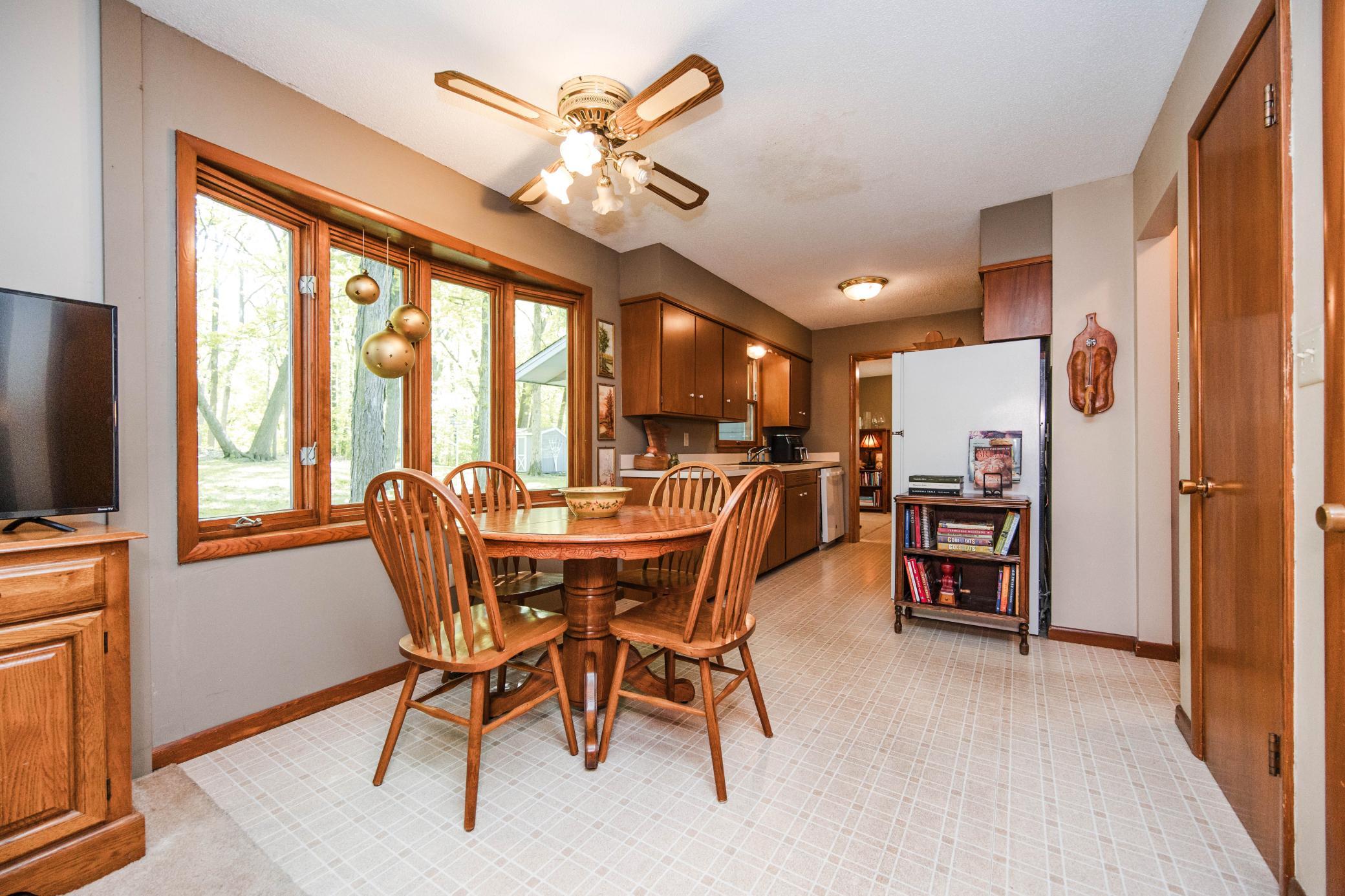1960 single family home for sale at 1583 E Shore Drive in Detroit Lakes, MN — 4 bed, 2 bath (photo 15 of 75)