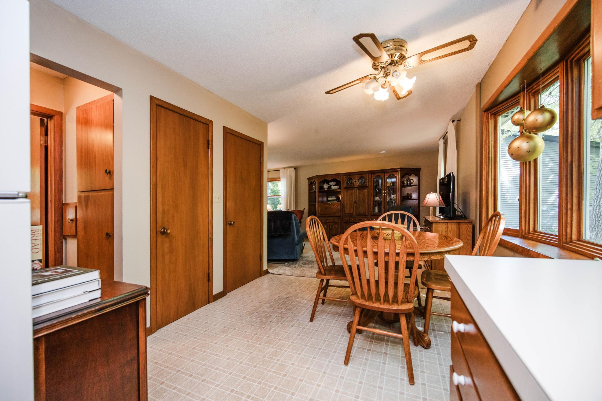 1960 single family home for sale at 1583 E Shore Drive in Detroit Lakes, MN — 4 bed, 2 bath (photo 16 of 75)