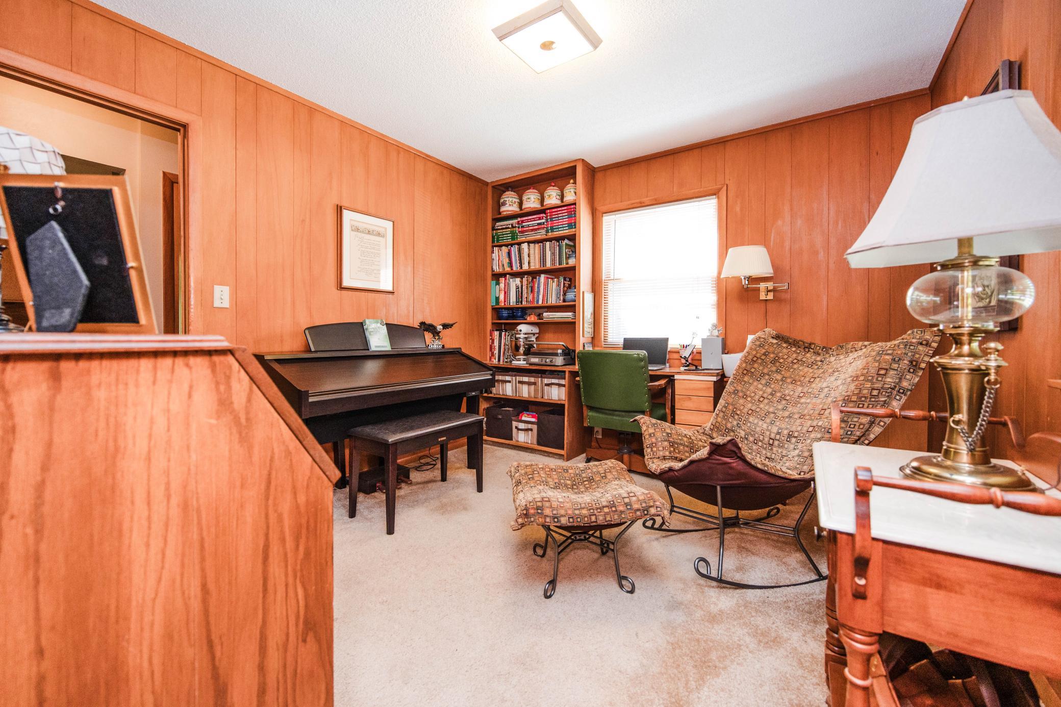1960 single family home for sale at 1583 E Shore Drive in Detroit Lakes, MN — 4 bed, 2 bath (photo 23 of 75)