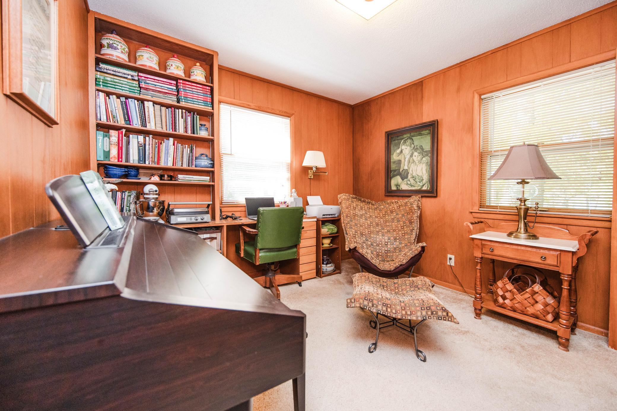 1960 single family home for sale at 1583 E Shore Drive in Detroit Lakes, MN — 4 bed, 2 bath (photo 24 of 75)