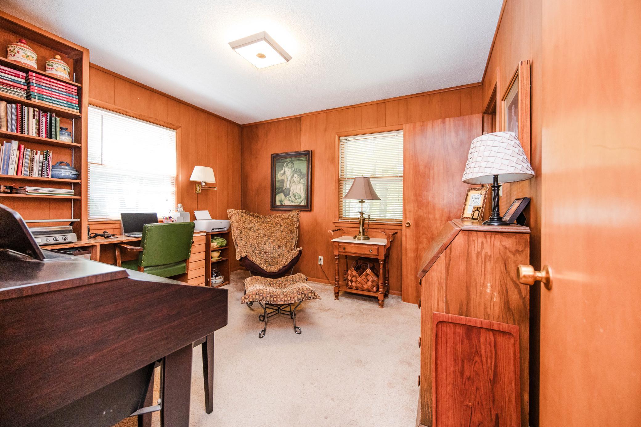 1960 single family home for sale at 1583 E Shore Drive in Detroit Lakes, MN — 4 bed, 2 bath (photo 26 of 75)
