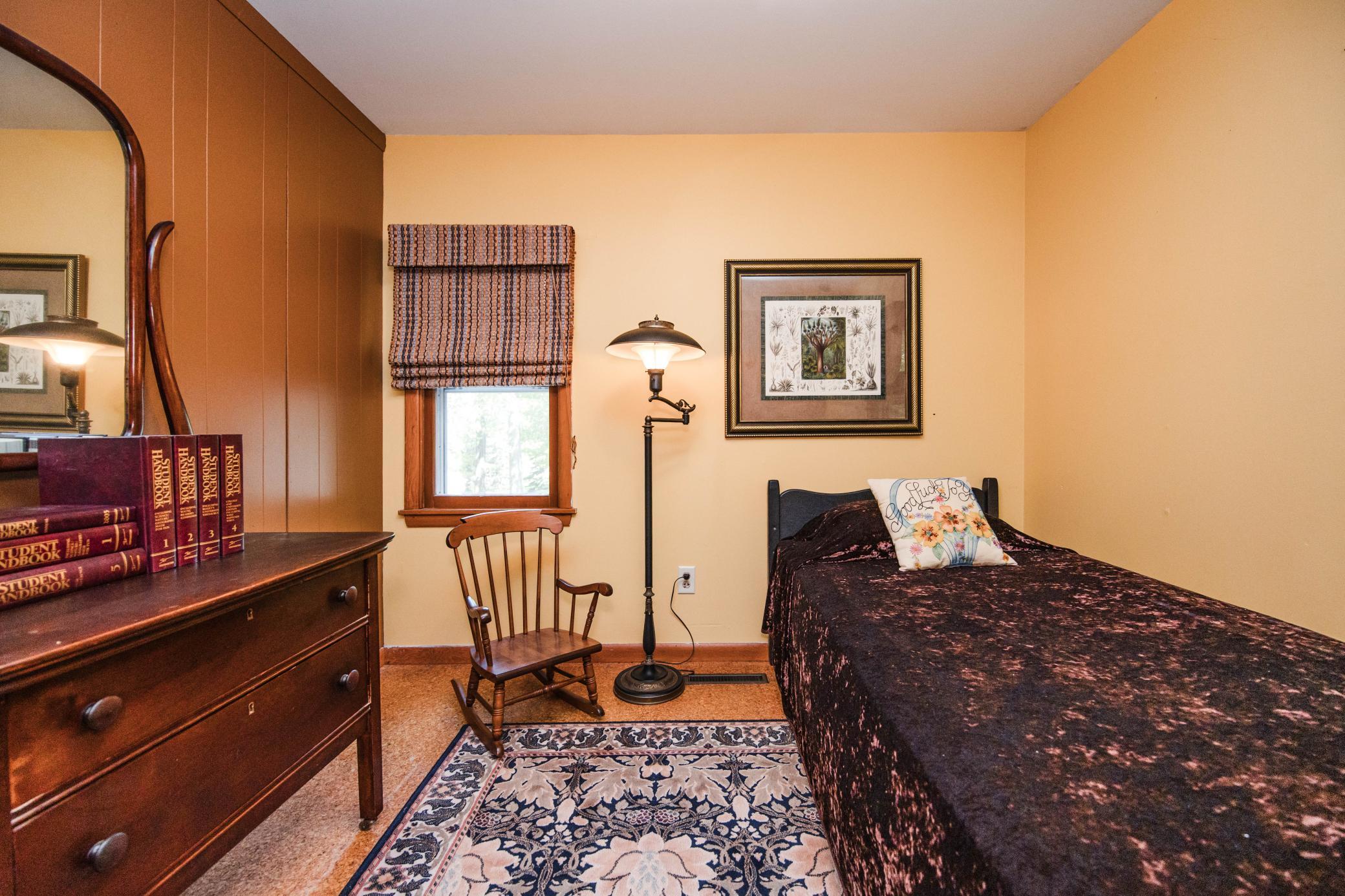 1960 single family home for sale at 1583 E Shore Drive in Detroit Lakes, MN — 4 bed, 2 bath (photo 34 of 75)
