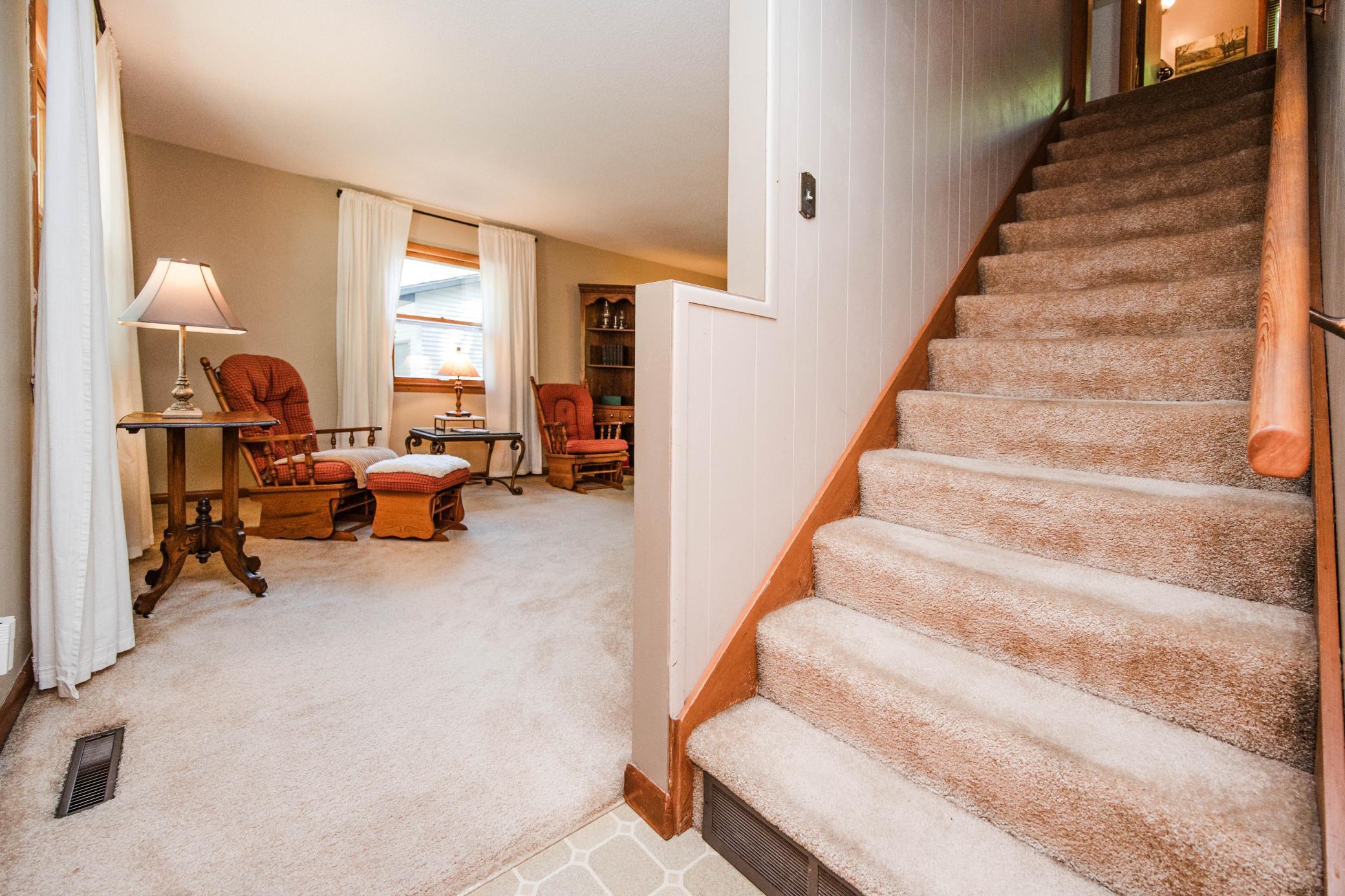 1960 single family home for sale at 1583 E Shore Drive in Detroit Lakes, MN — 4 bed, 2 bath (photo 5 of 75)
