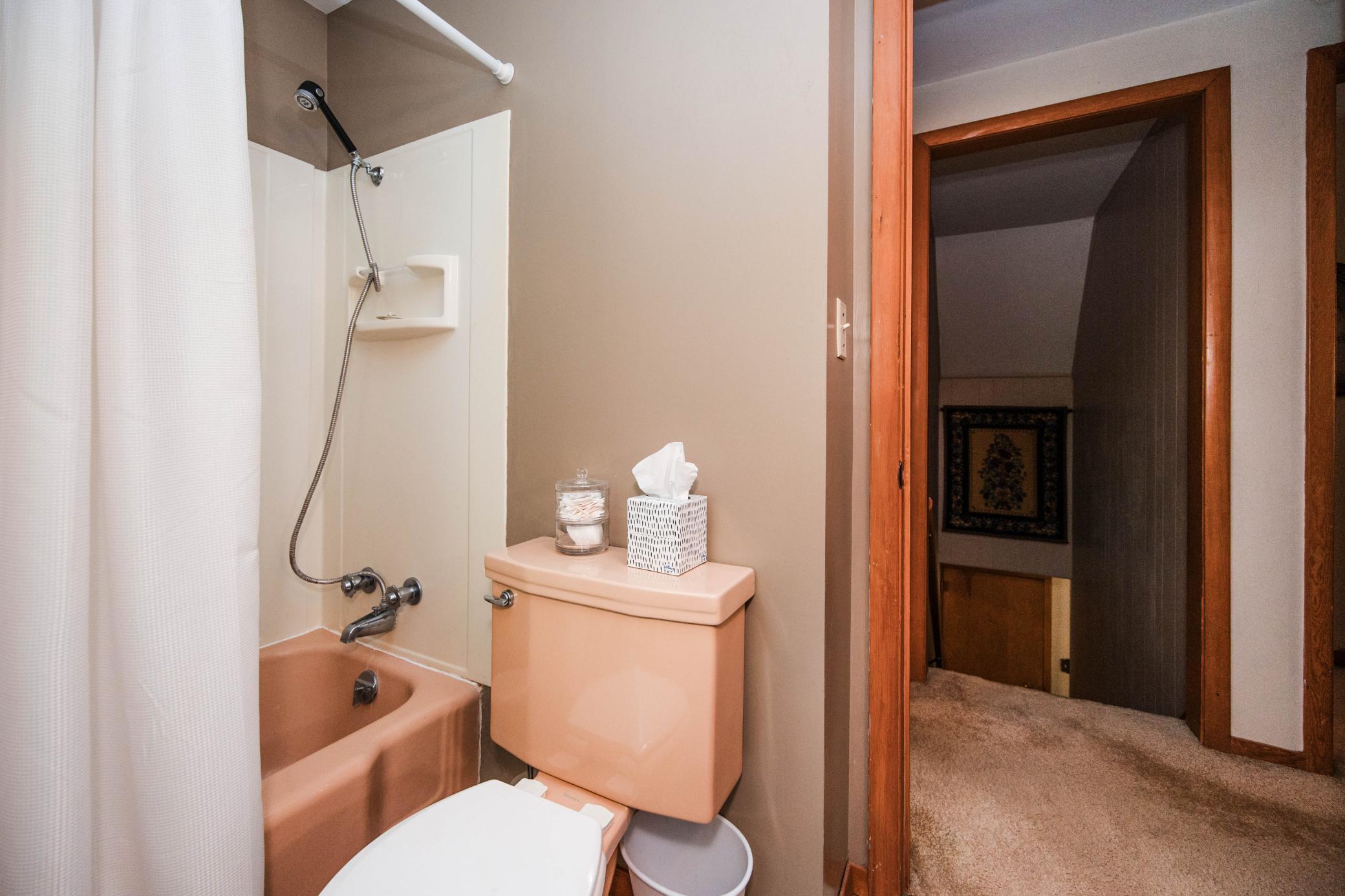 1960 single family home for sale at 1583 E Shore Drive in Detroit Lakes, MN — 4 bed, 2 bath (photo 41 of 75)
