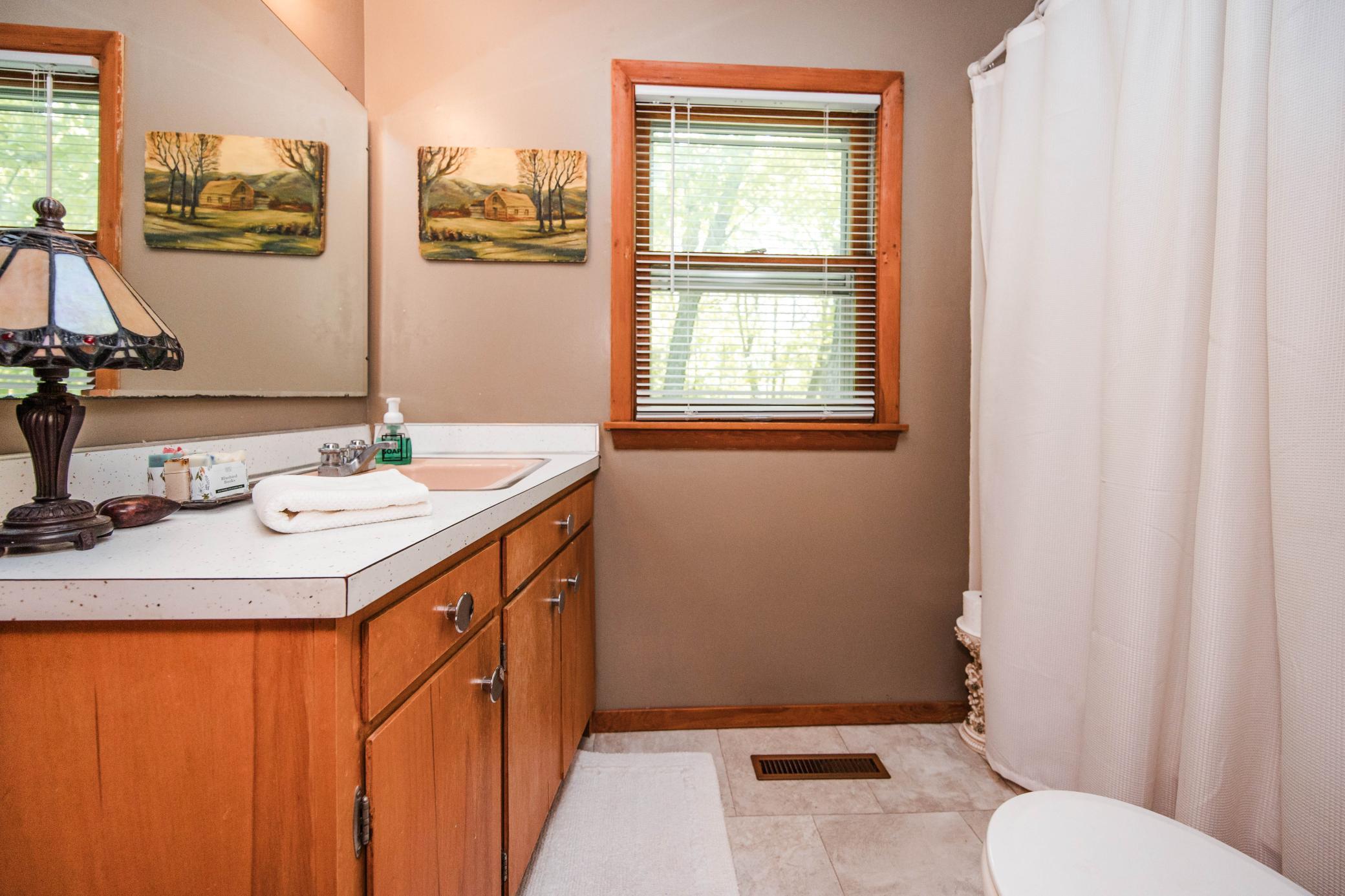 1960 single family home for sale at 1583 E Shore Drive in Detroit Lakes, MN — 4 bed, 2 bath (photo 43 of 75)