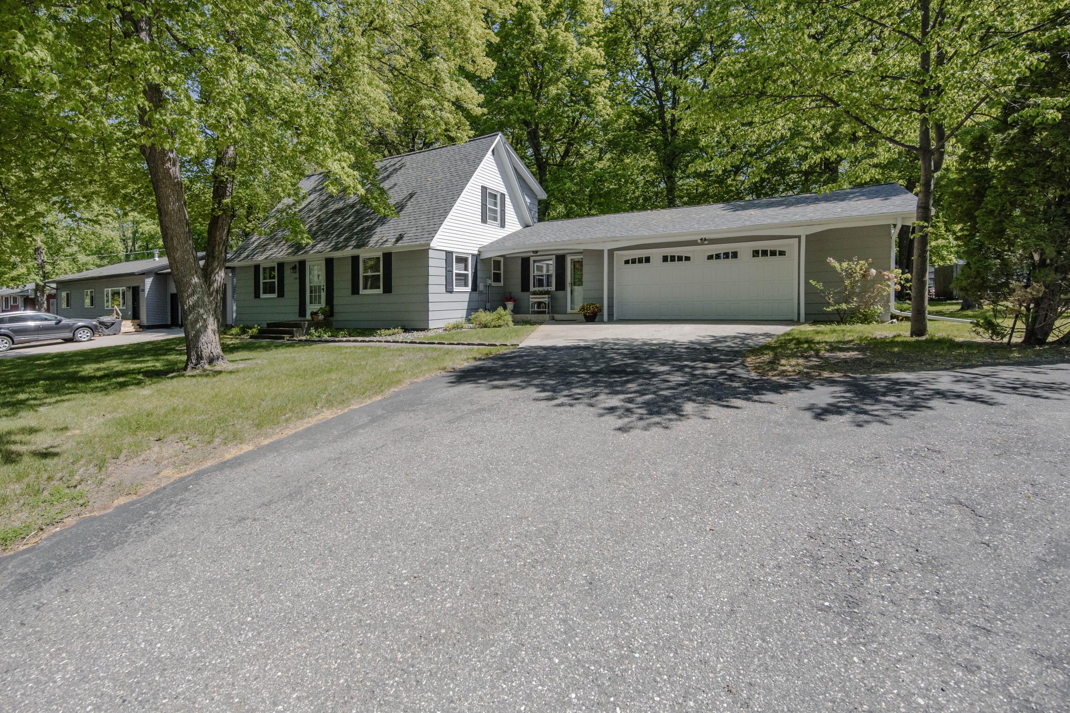 1960 single family home for sale at 1583 E Shore Drive in Detroit Lakes, MN — 4 bed, 2 bath (photo 55 of 75)