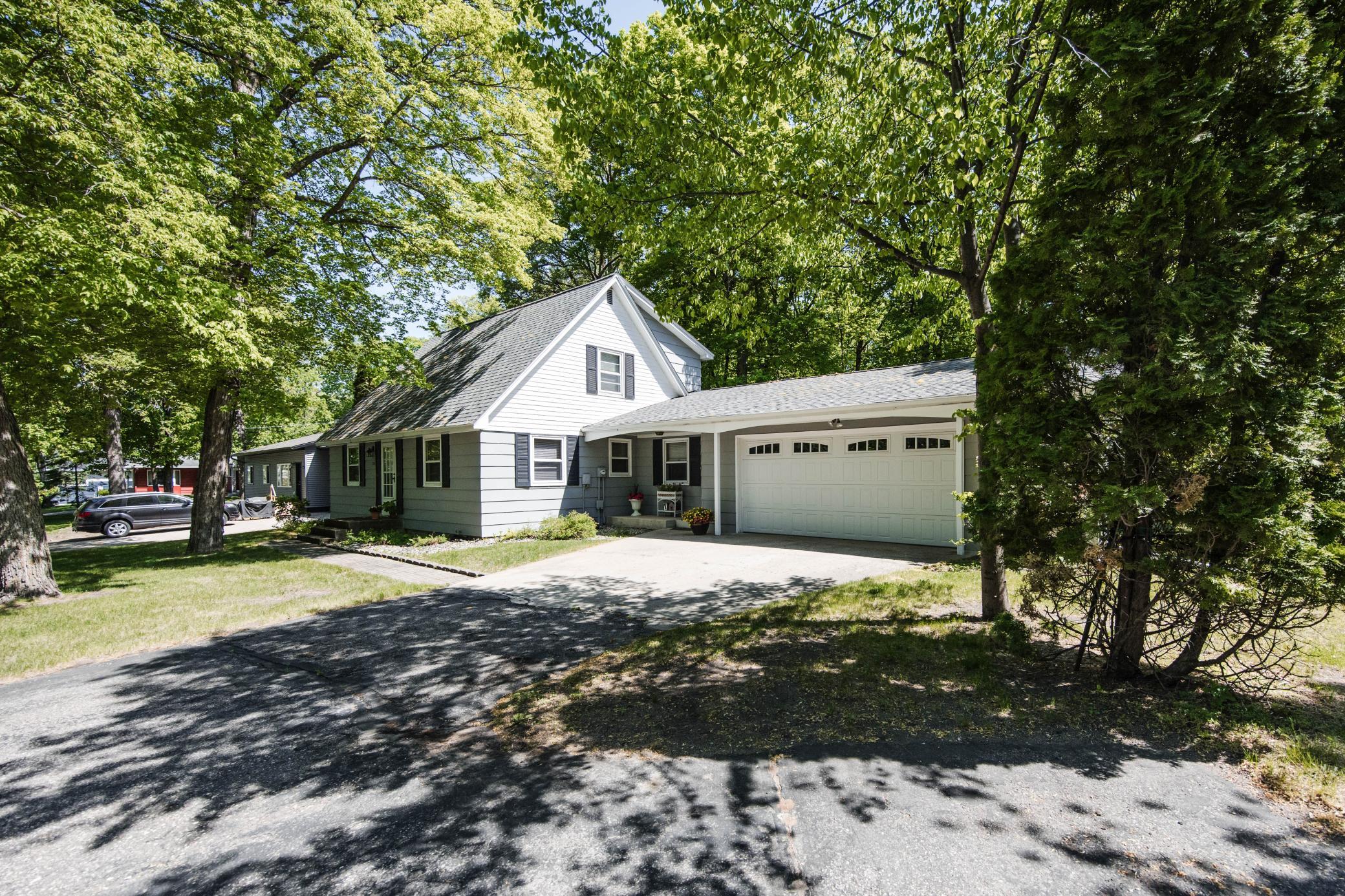 1960 single family home for sale at 1583 E Shore Drive in Detroit Lakes, MN — 4 bed, 2 bath (photo 57 of 75)