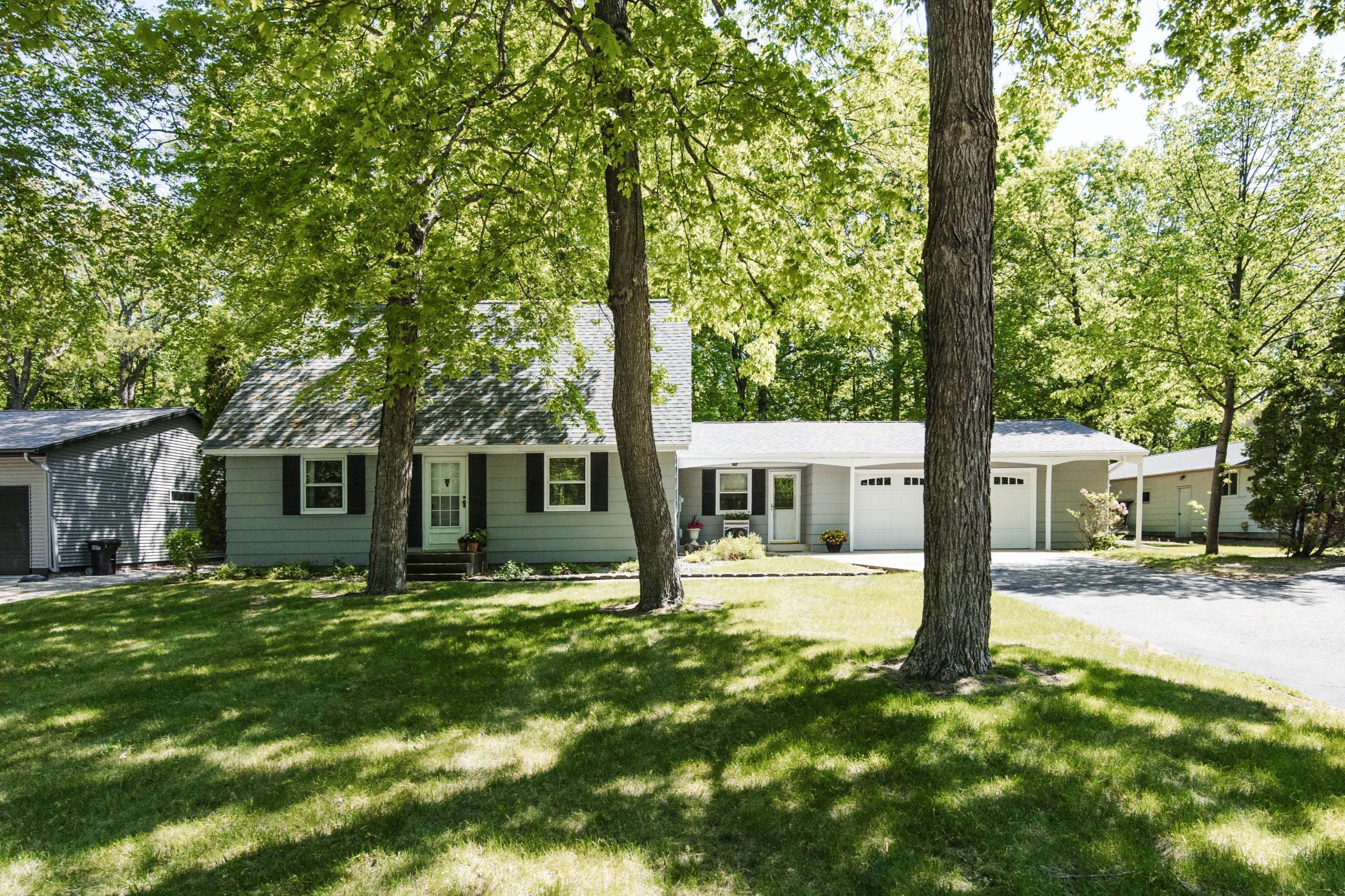 1960 single family home for sale at 1583 E Shore Drive in Detroit Lakes, MN — 4 bed, 2 bath (photo 58 of 75)