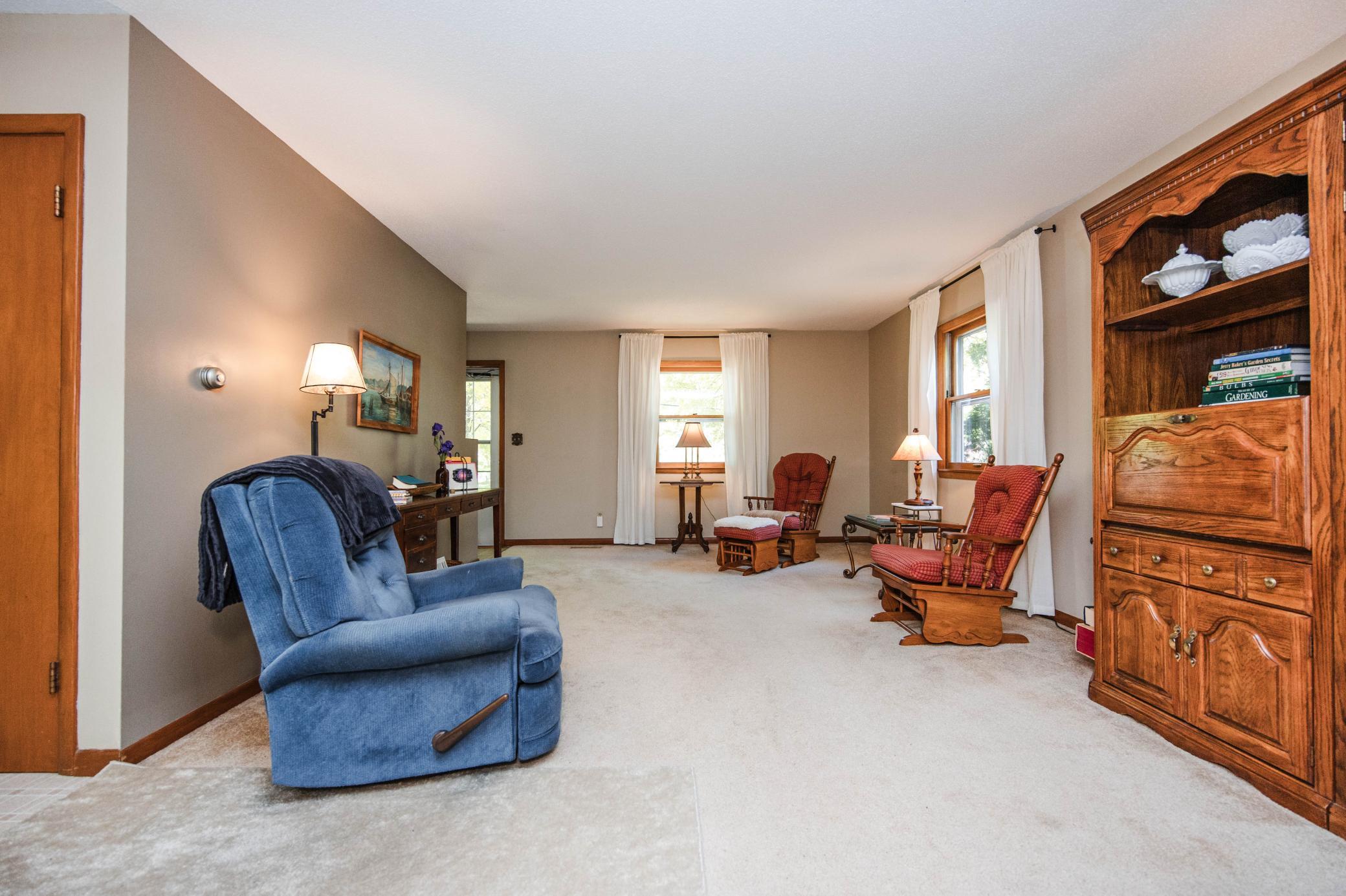 1960 single family home for sale at 1583 E Shore Drive in Detroit Lakes, MN — 4 bed, 2 bath (photo 7 of 75)