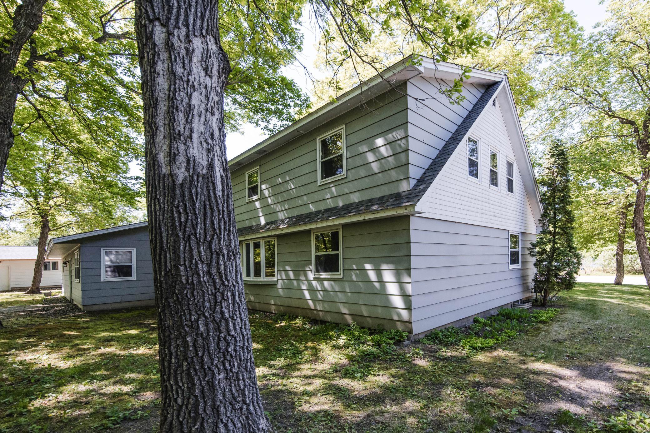 1960 single family home for sale at 1583 E Shore Drive in Detroit Lakes, MN — 4 bed, 2 bath (photo 64 of 75)