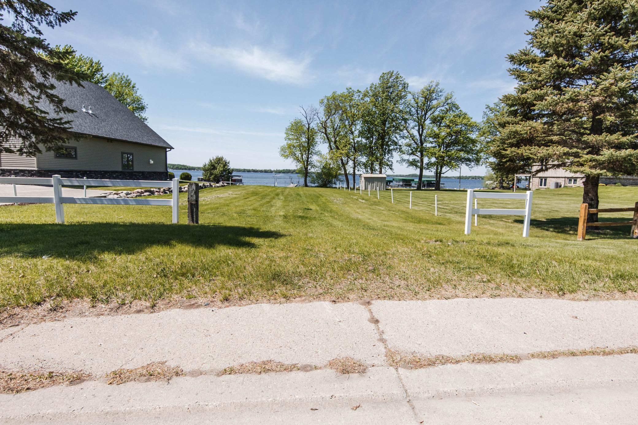 1960 single family home for sale at 1583 E Shore Drive in Detroit Lakes, MN — 4 bed, 2 bath (photo 70 of 75)