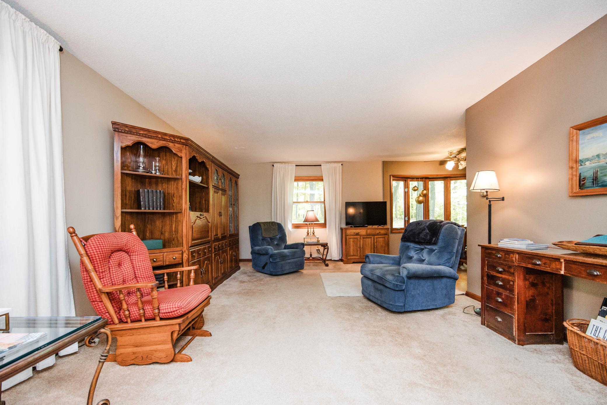 1960 single family home for sale at 1583 E Shore Drive in Detroit Lakes, MN — 4 bed, 2 bath (photo 8 of 75)