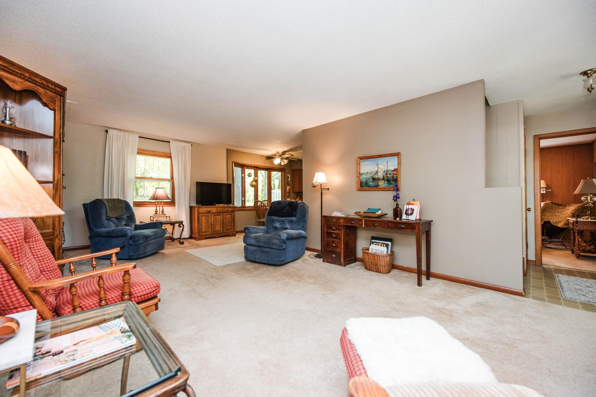 1960 single family home for sale at 1583 E Shore Drive in Detroit Lakes, MN — 4 bed, 2 bath (photo 9 of 75)