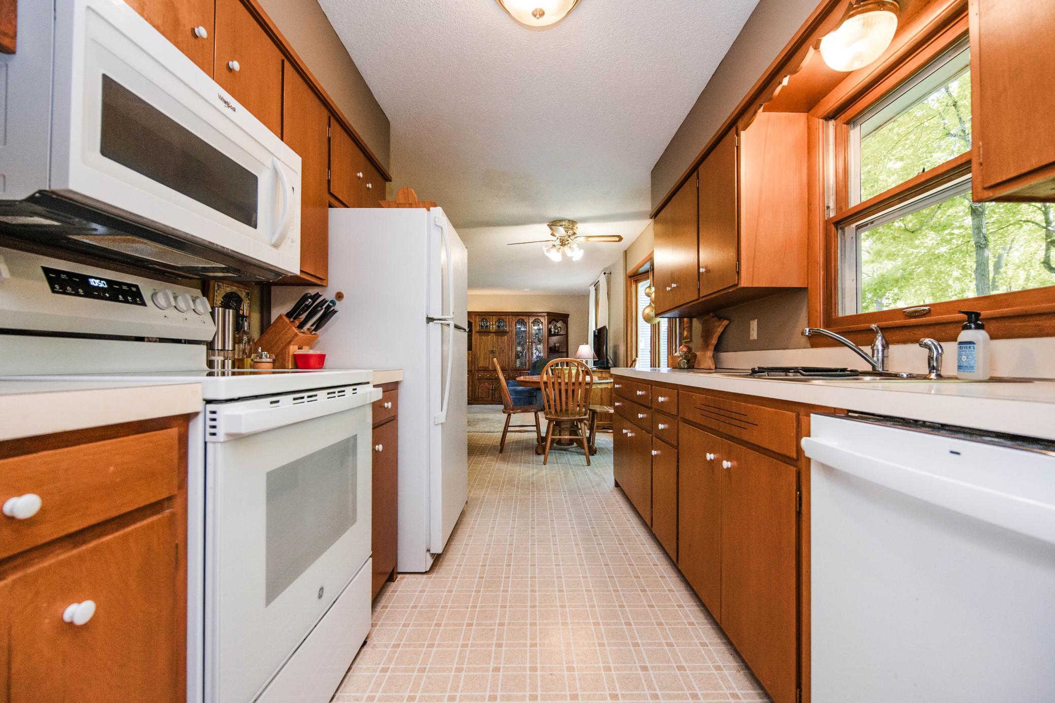 1960 single family home for sale at 1583 E Shore Drive in Detroit Lakes, MN — 4 bed, 2 bath (photo 10 of 75)