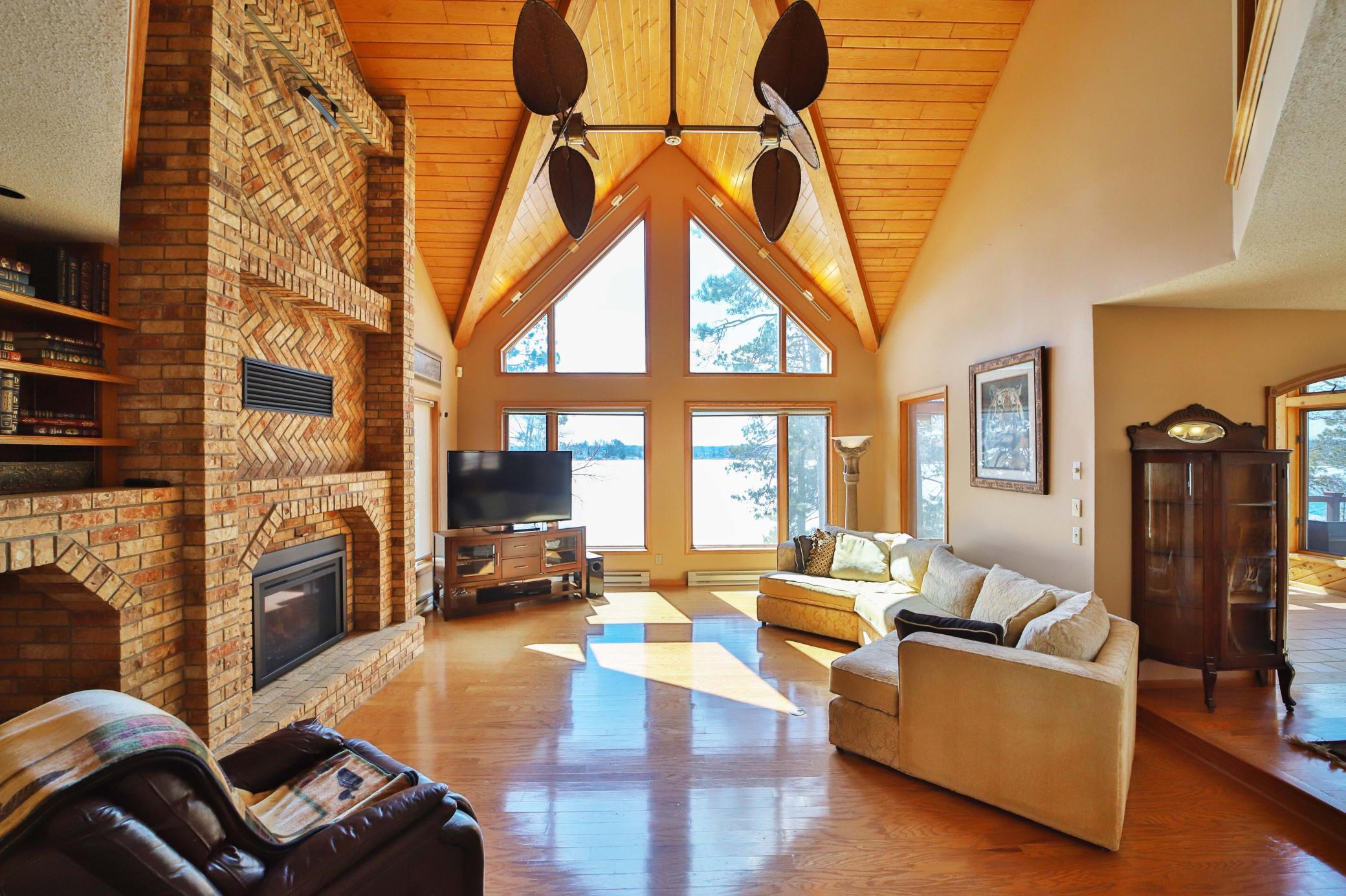 1990 single family home for sale at 1569 Floan Point Road in Brainerd, MN — 5 bed, 3 bath (photo 15 of 99)