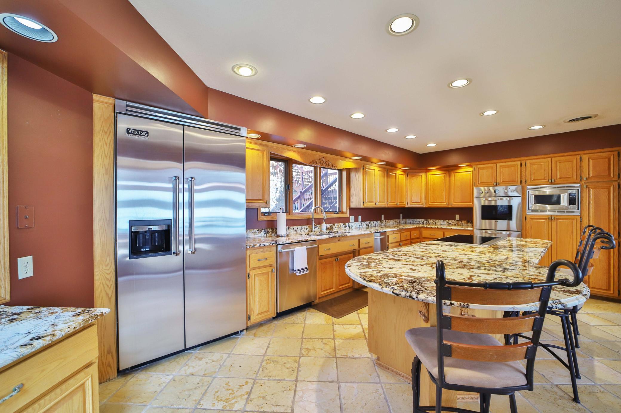 1990 single family home for sale at 1569 Floan Point Road in Brainerd, MN — 5 bed, 3 bath (photo 4 of 99)