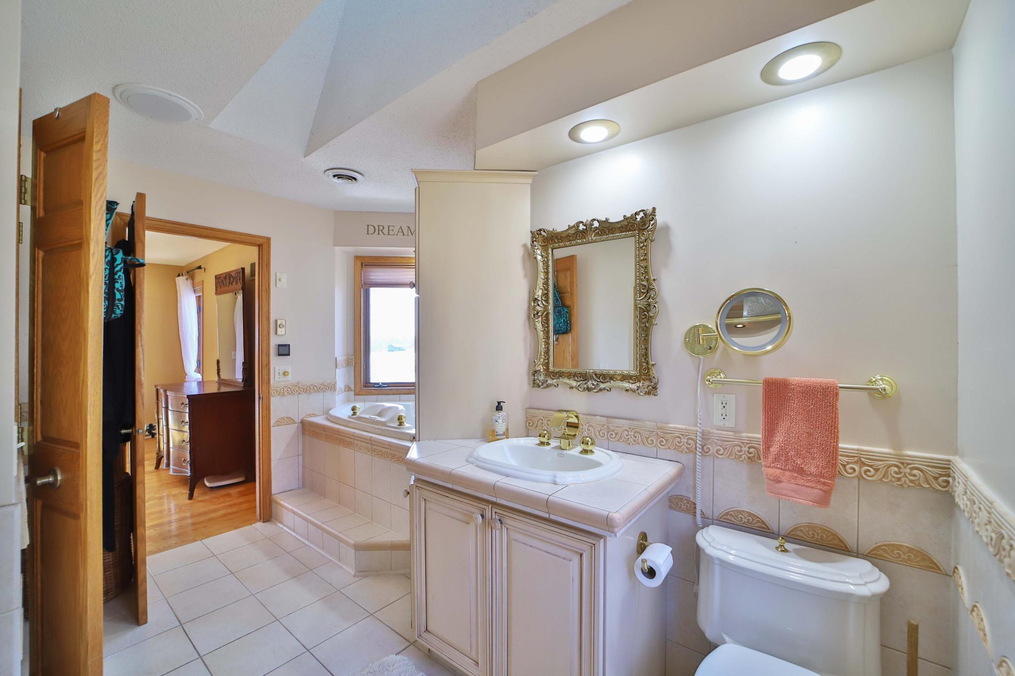 1990 single family home for sale at 1569 Floan Point Road in Brainerd, MN — 5 bed, 3 bath (photo 36 of 99)